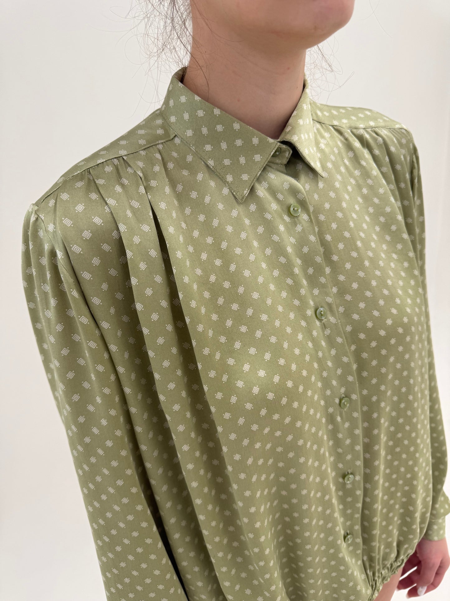Cămașa vintage sage green din mătase naturală satinata în croi amplu
