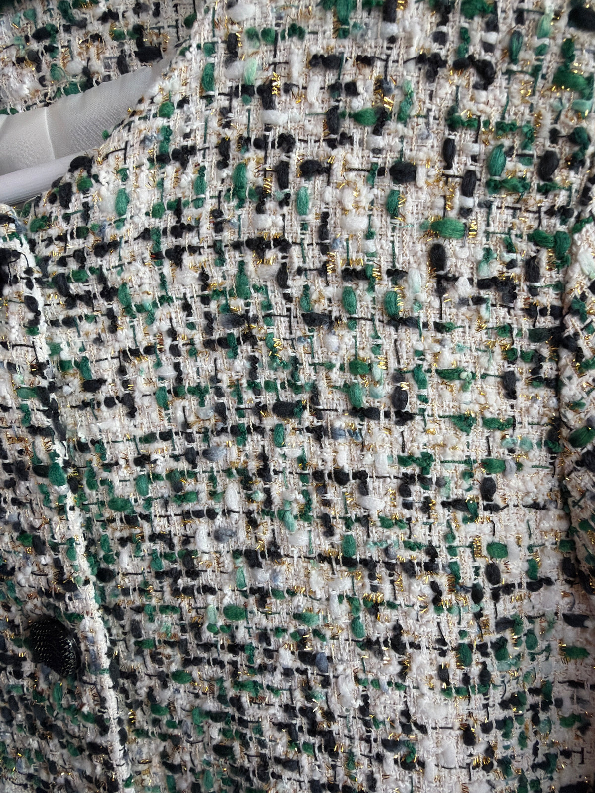 Sacou petite în stil Chanel din tweed excepțional de lana cu fir auriu
