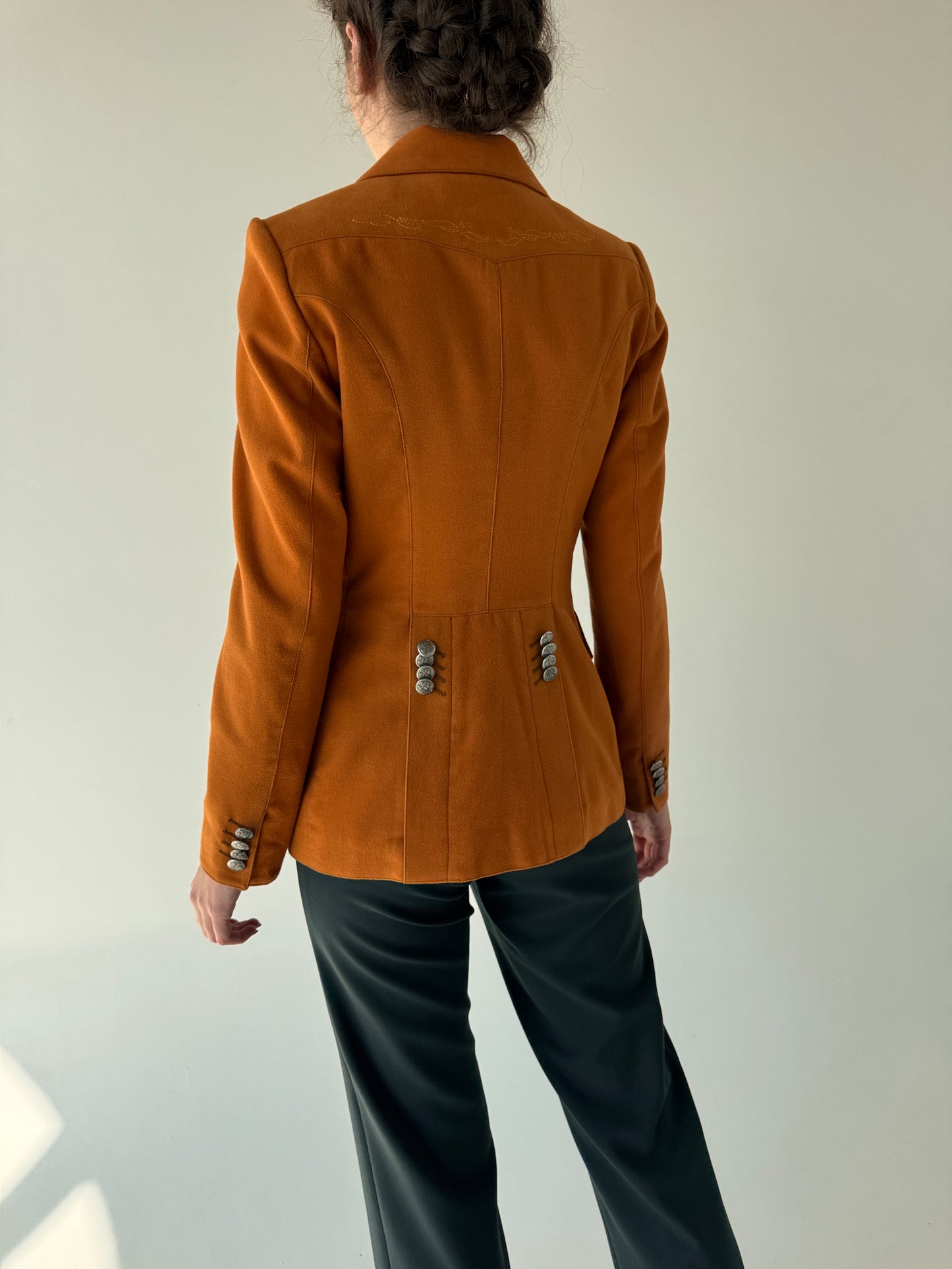 Sacou cambrat pumpkin orange cu aspect de piele întoarsă