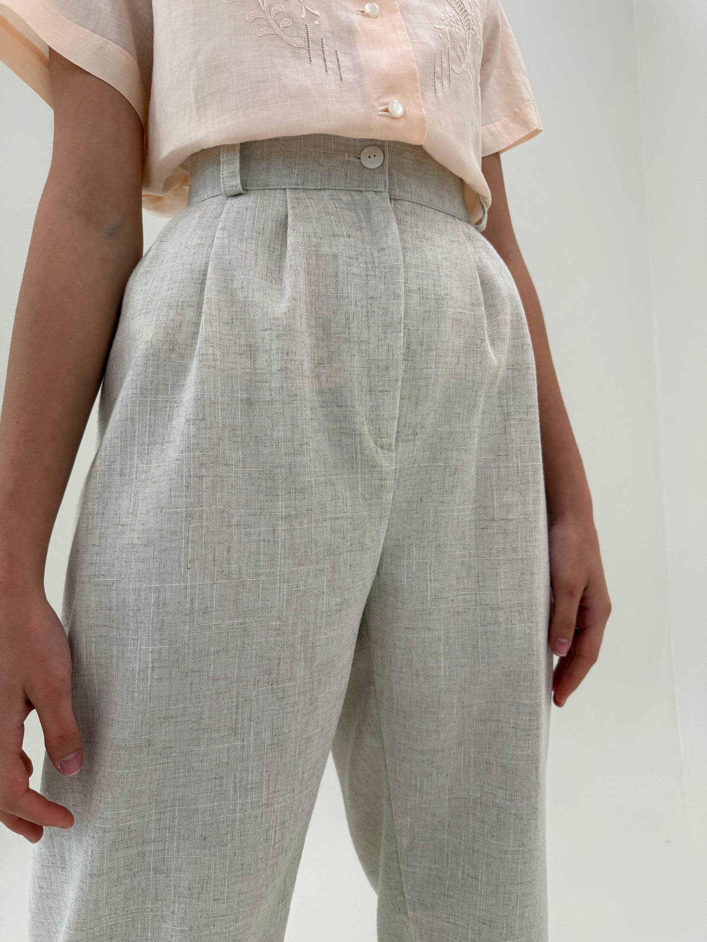 Pantaloni light nude din pânză de in cu vascoza cu pense și talie ultra înaltă