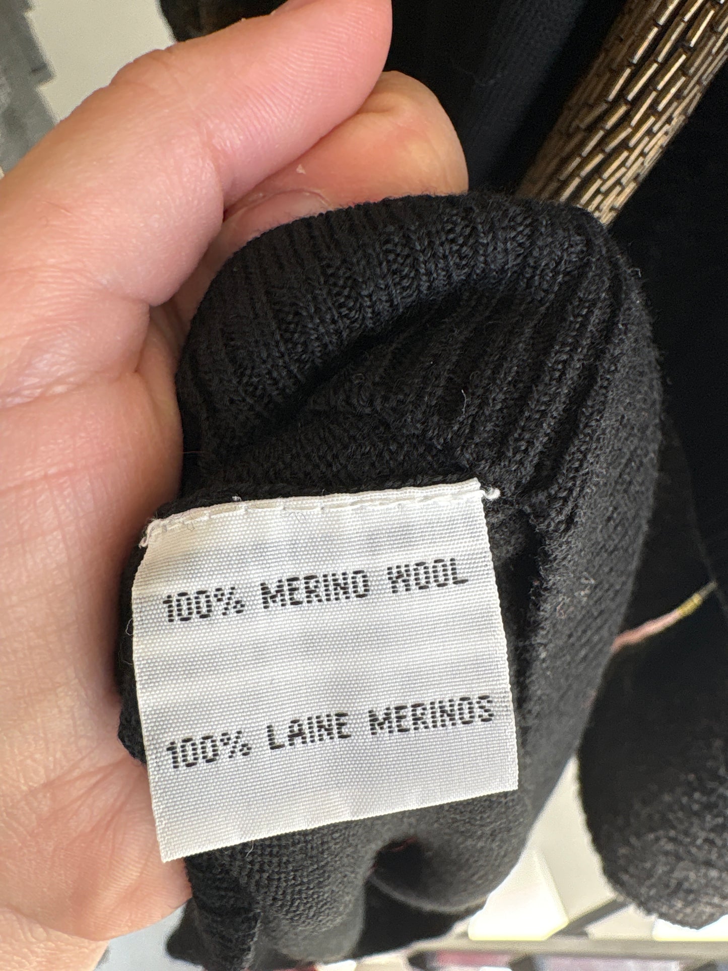 LBD din lana merino extrafina cu ‘cordoane’integral cu aplicații manuale