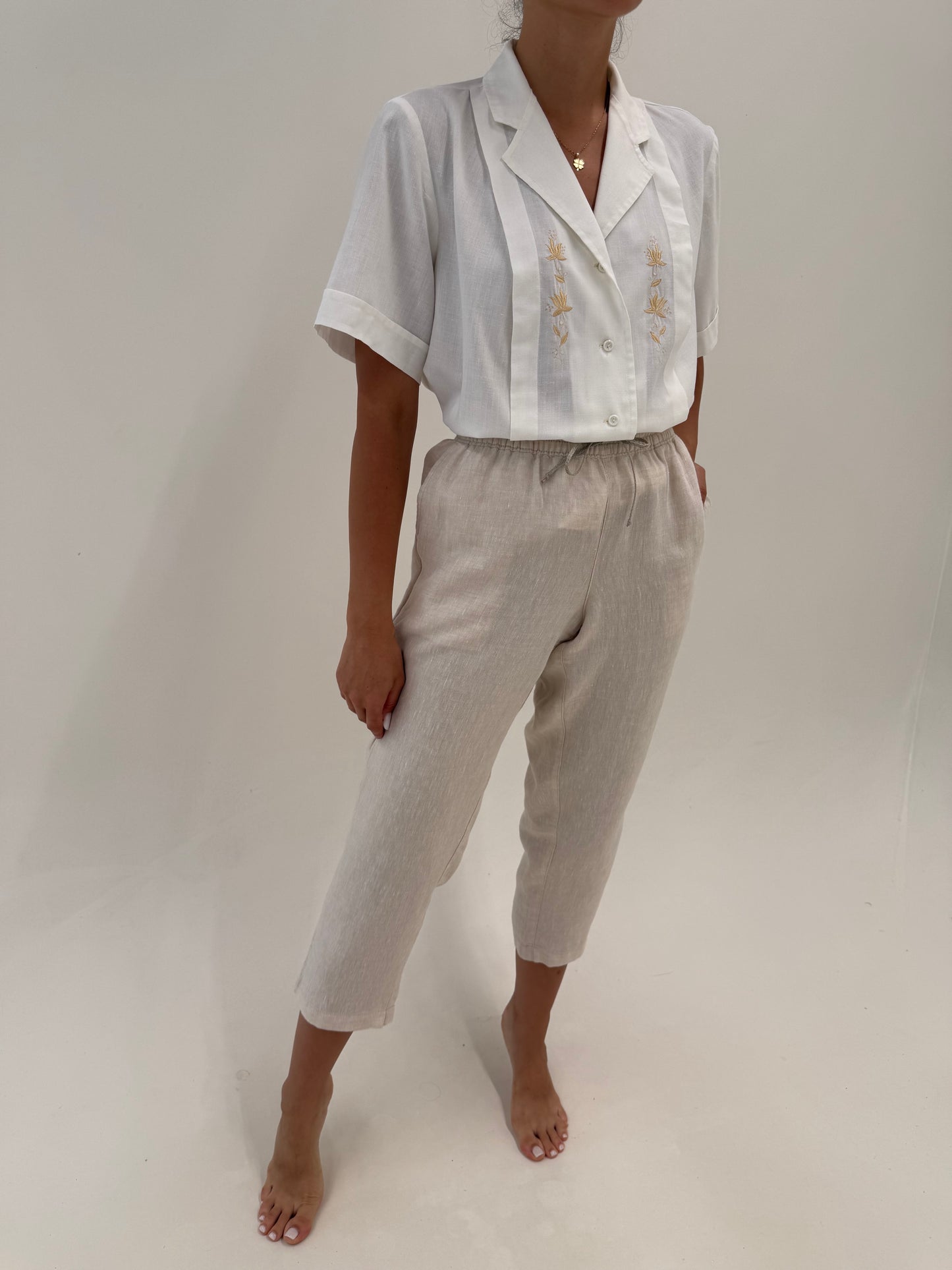 Pantaloni petite sand nude din in premium cu talie reglabilă și influențe smart causal