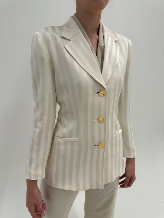 Sacou de brand luxury Couture Gai Mattiolo butter white în dungi și nasturi metalici aurii