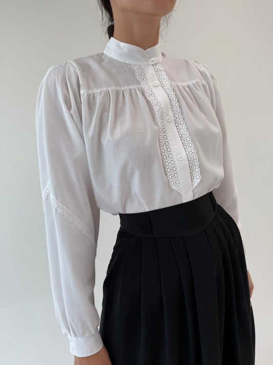 Cămașa vintage din bumbac cu mini jabou din dantelă macrame