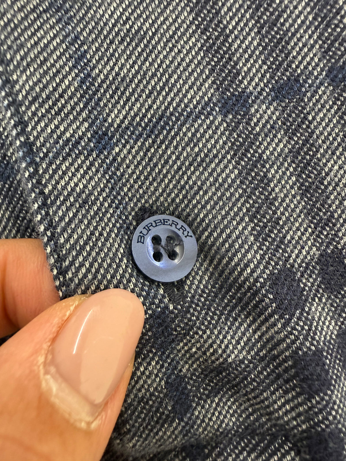 Top polo Burberry din bumbac gros în print specific brandului și nuanțe de jeans blue