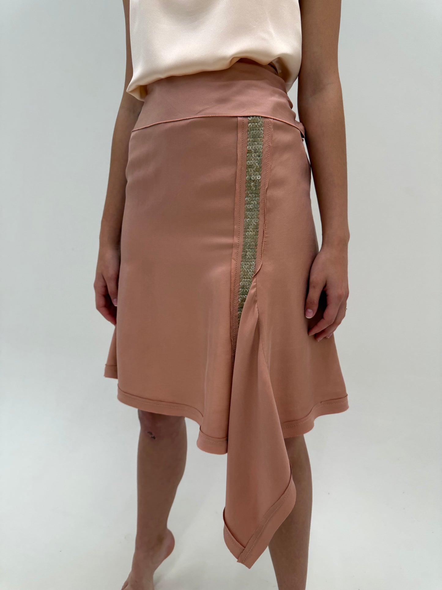 Fustă peach nude din twill de mătase naturală în croi ultra chic