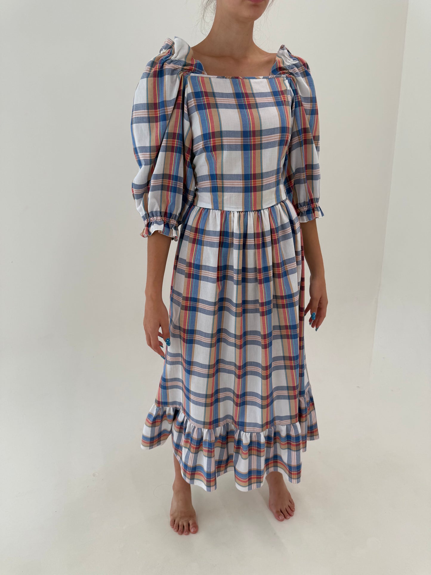 Rochie vintage din panzica de bumbac cu corsaj și decolteu elastic cu umeri bufanți