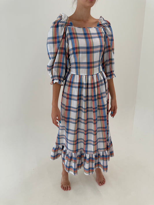 Rochie vintage din panzica de bumbac cu corsaj și decolteu elastic cu umeri bufanți