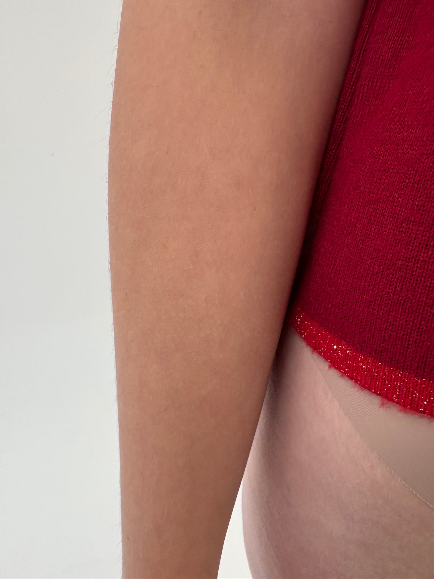 Top dark cherry red ușor cropped din mix de lana merino extrafina