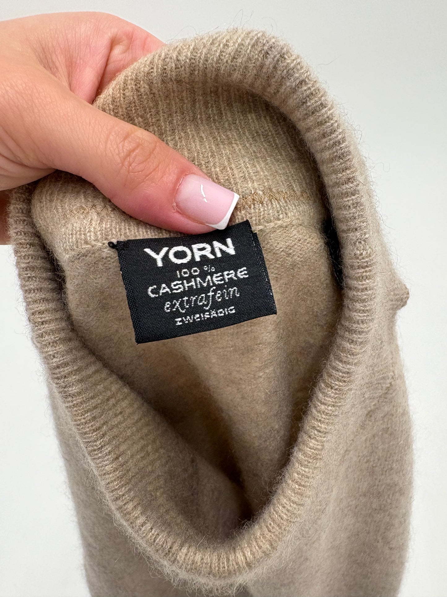 Maleta tall nude din cașmir multiply