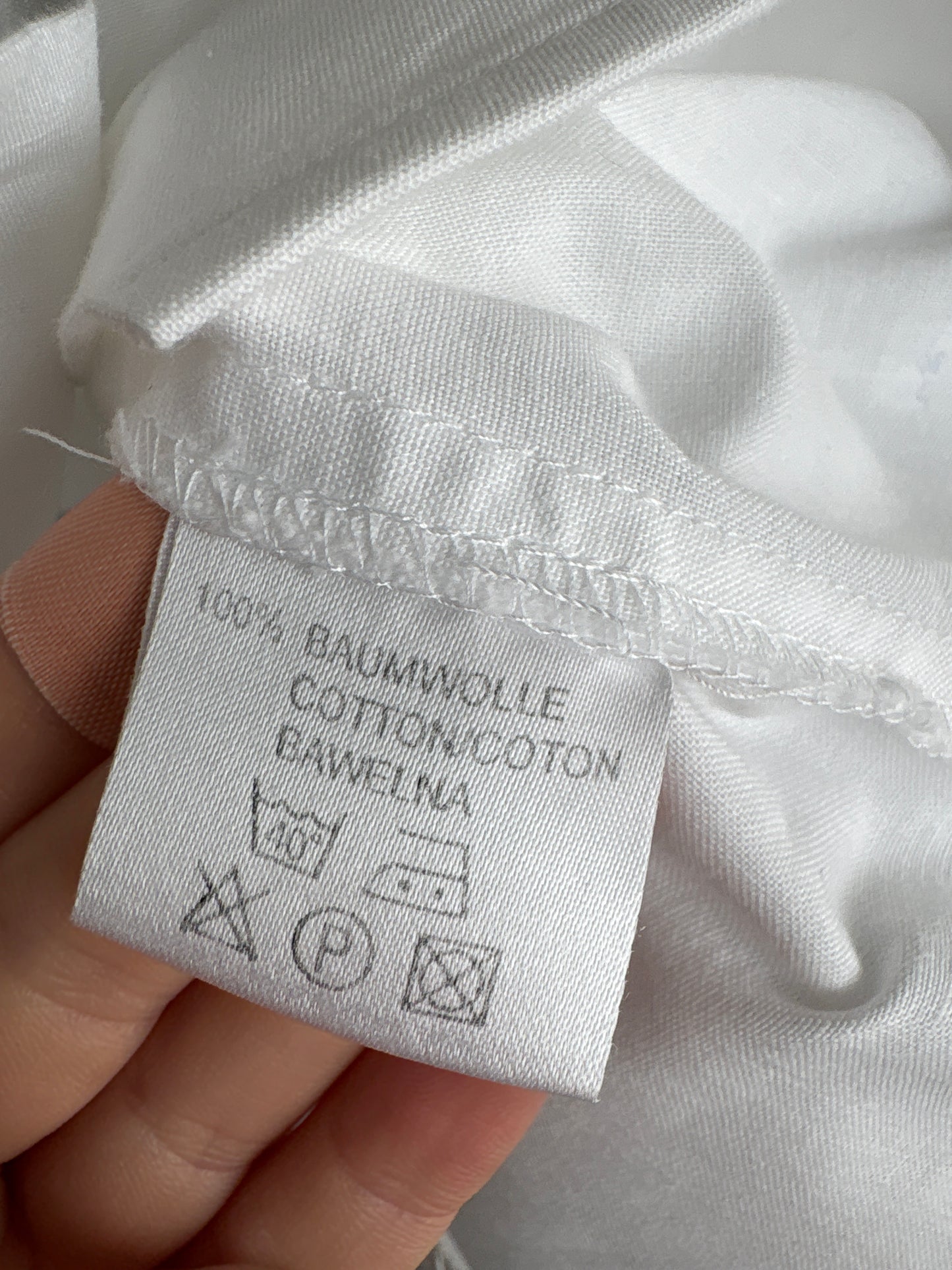 Cămașa cambrata cu inserții de dantelă macrame și umeri ușor bufanți