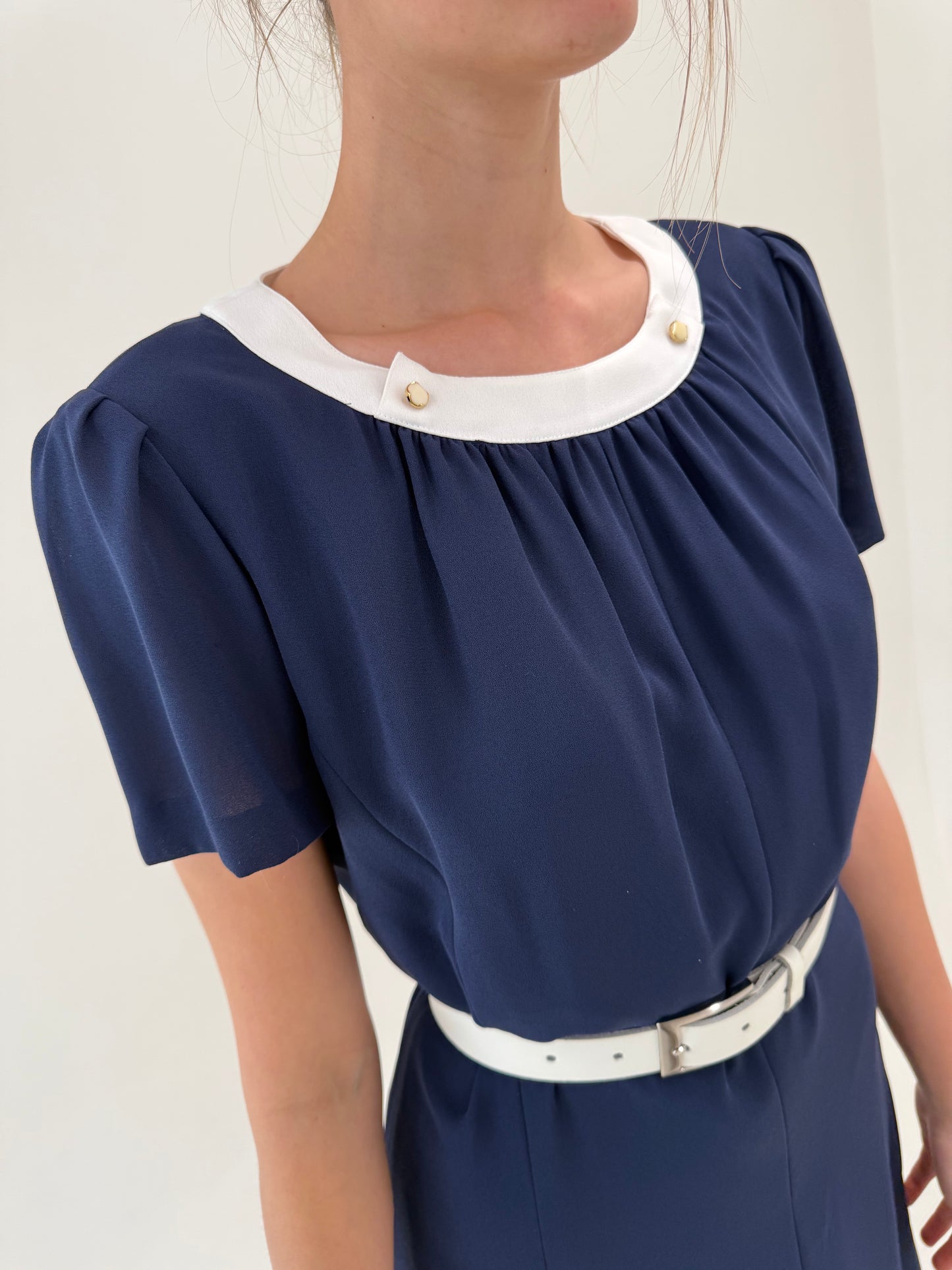 Rochie vintage chic Navy cu alb în croi clasic feminin