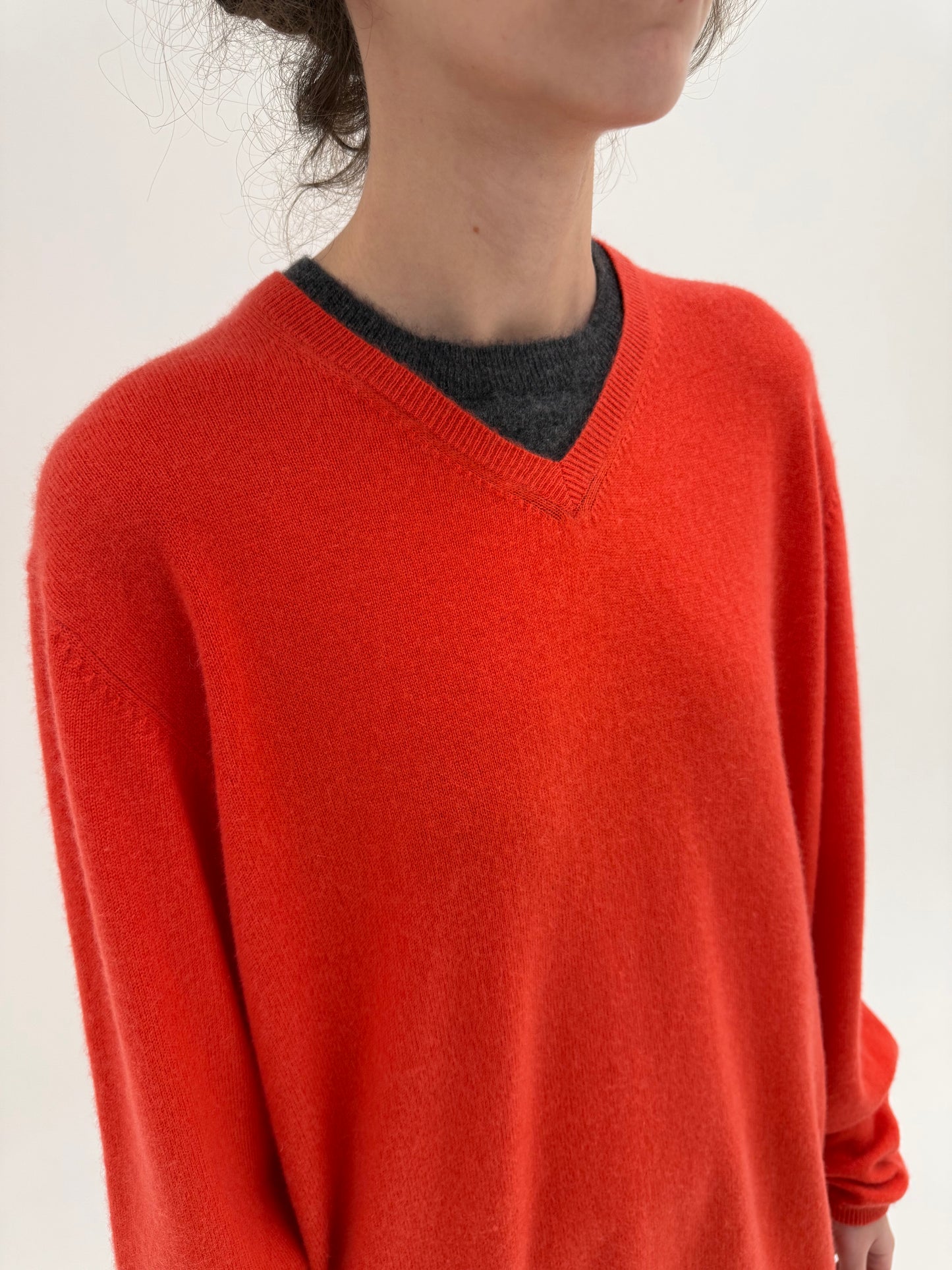 Pulover din cașmir high end cu layering fals oranj cu charcoal gray