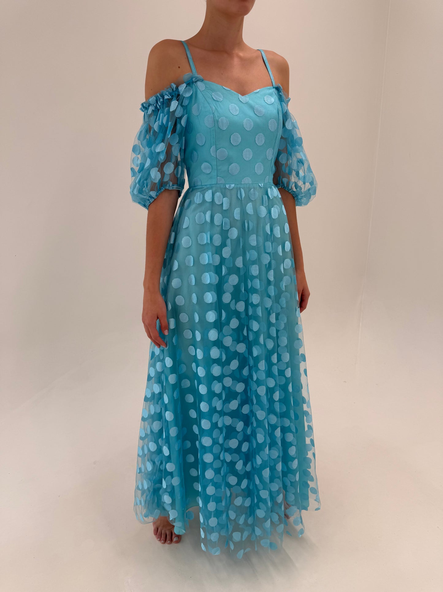 Rochie maxi vintage din mesh cu buline și corsaj cu umeri bufanți