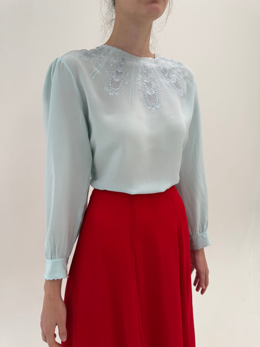 Cămașa bijterie baby blue din mătase naturală cu broderie manuală excepțională