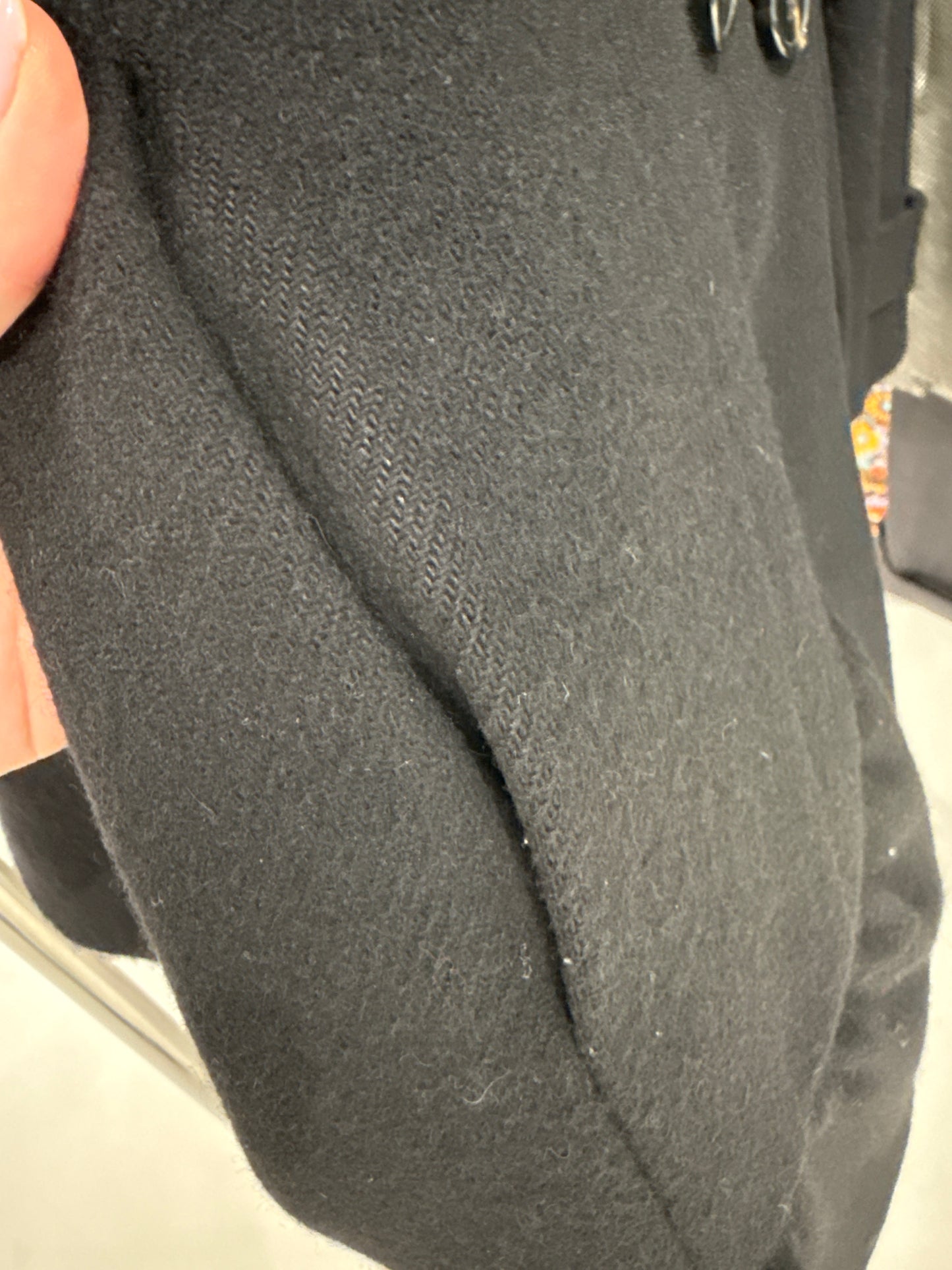 Palton Max Mara negru din lana extrafina în croi deosebit