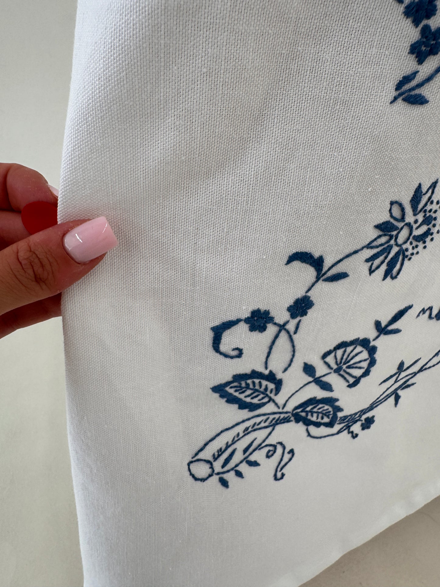 Kaftan cu broderie manuală albastru cerneală din in excepțional în croi amplu