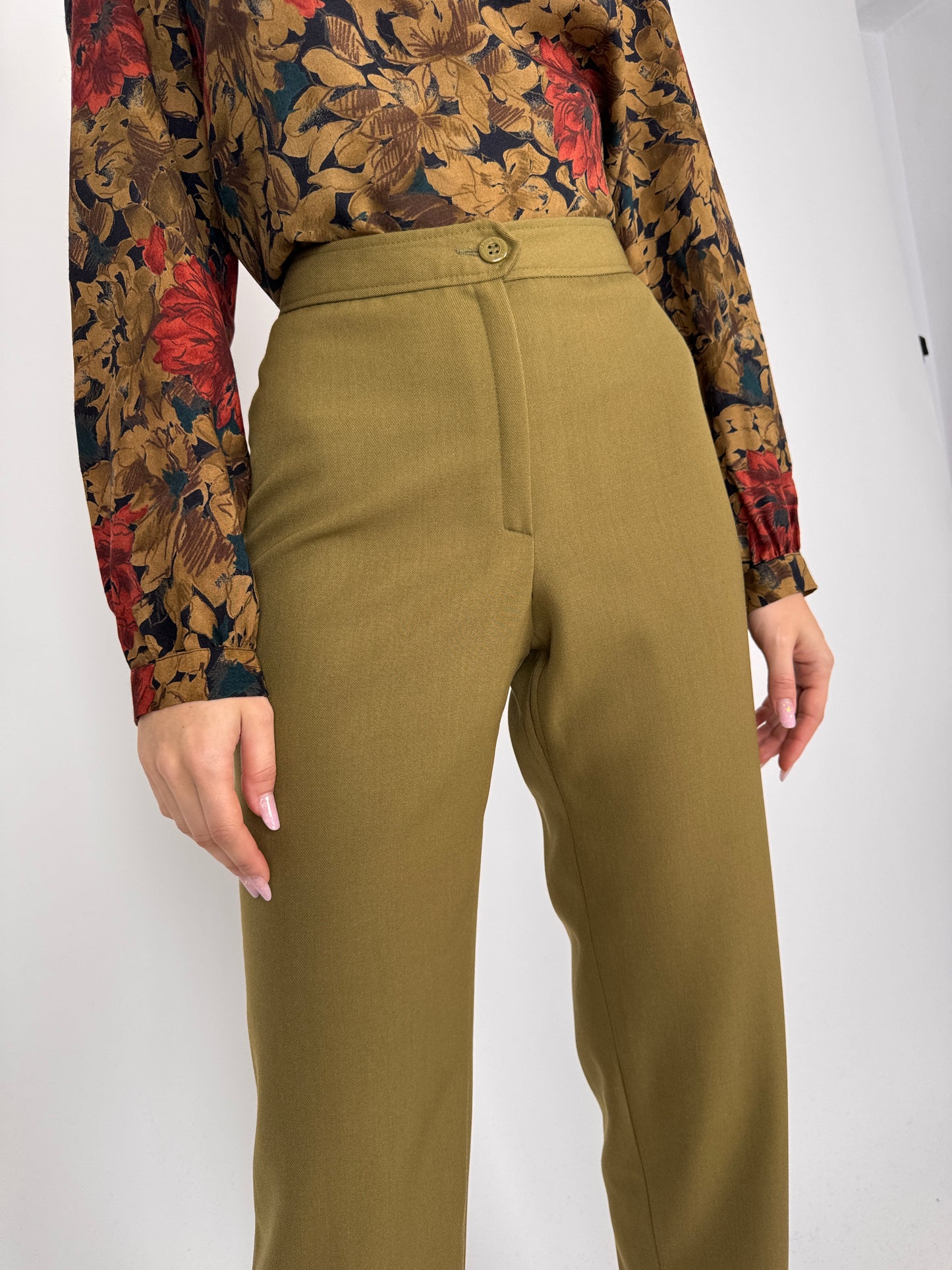 Pantaloni olive green din stofă de lana extrafina cu tinuta si talie înaltă