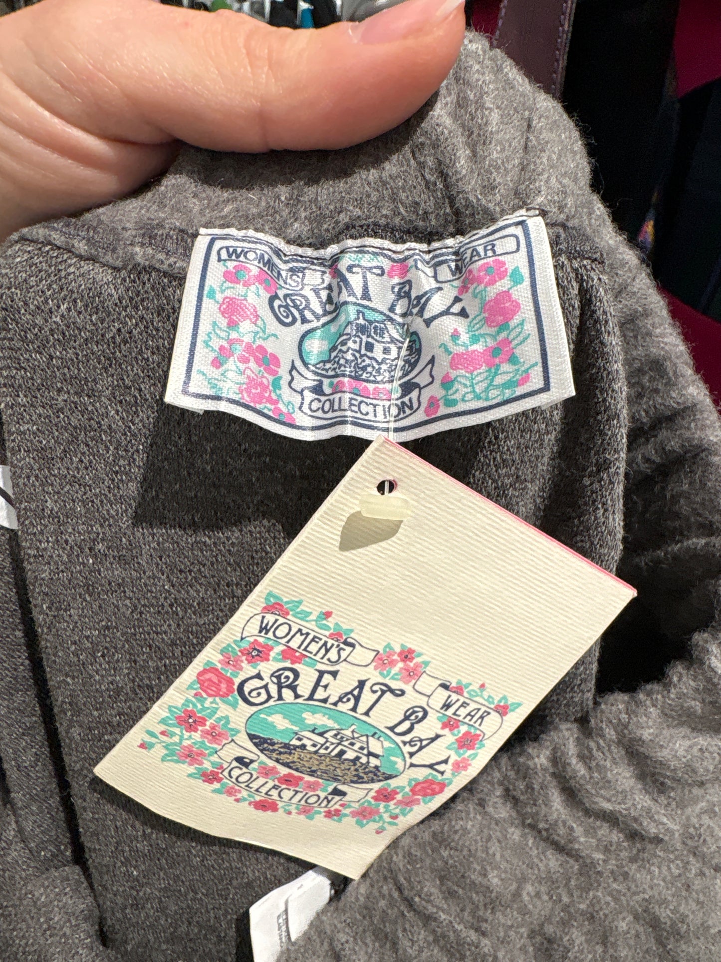 Pantaloni vintage noi cu etichetă în croi super în trend cu prindere sub talpa