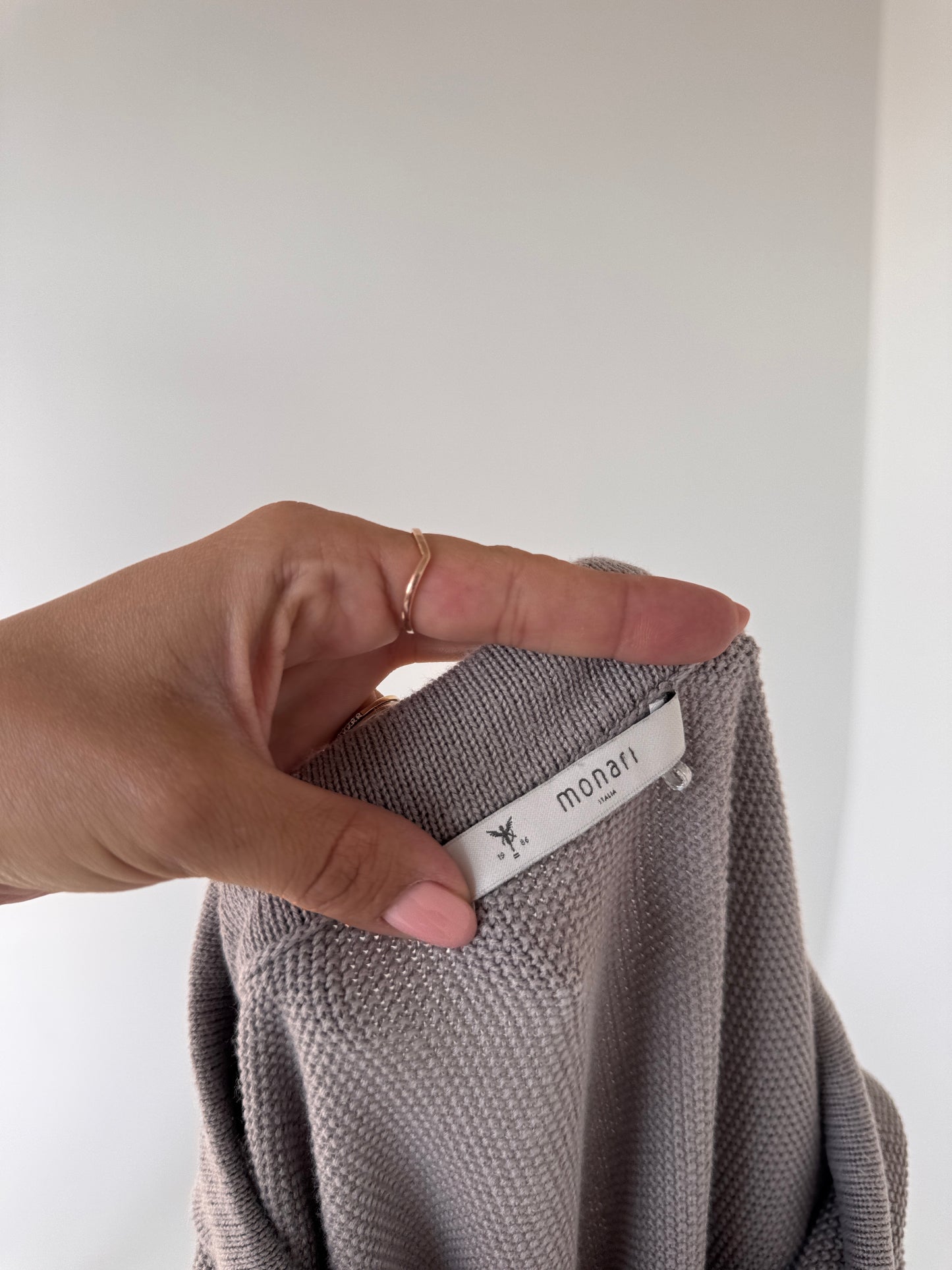 Bluză warm gray din bumbac de gramaj mare în croi minimalist