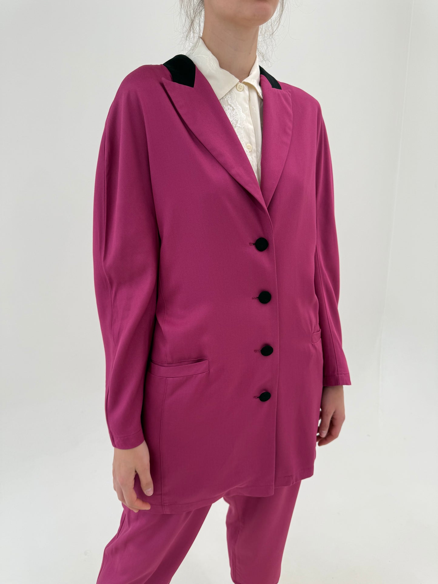Deux piece dark fucsia de vară cu sacou ușor cambrat și pantaloni cu pense