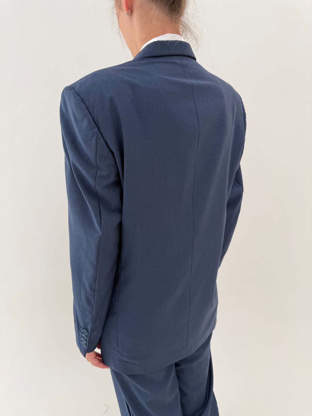 Costum tall jeans blue din lana extrafina în croi actual