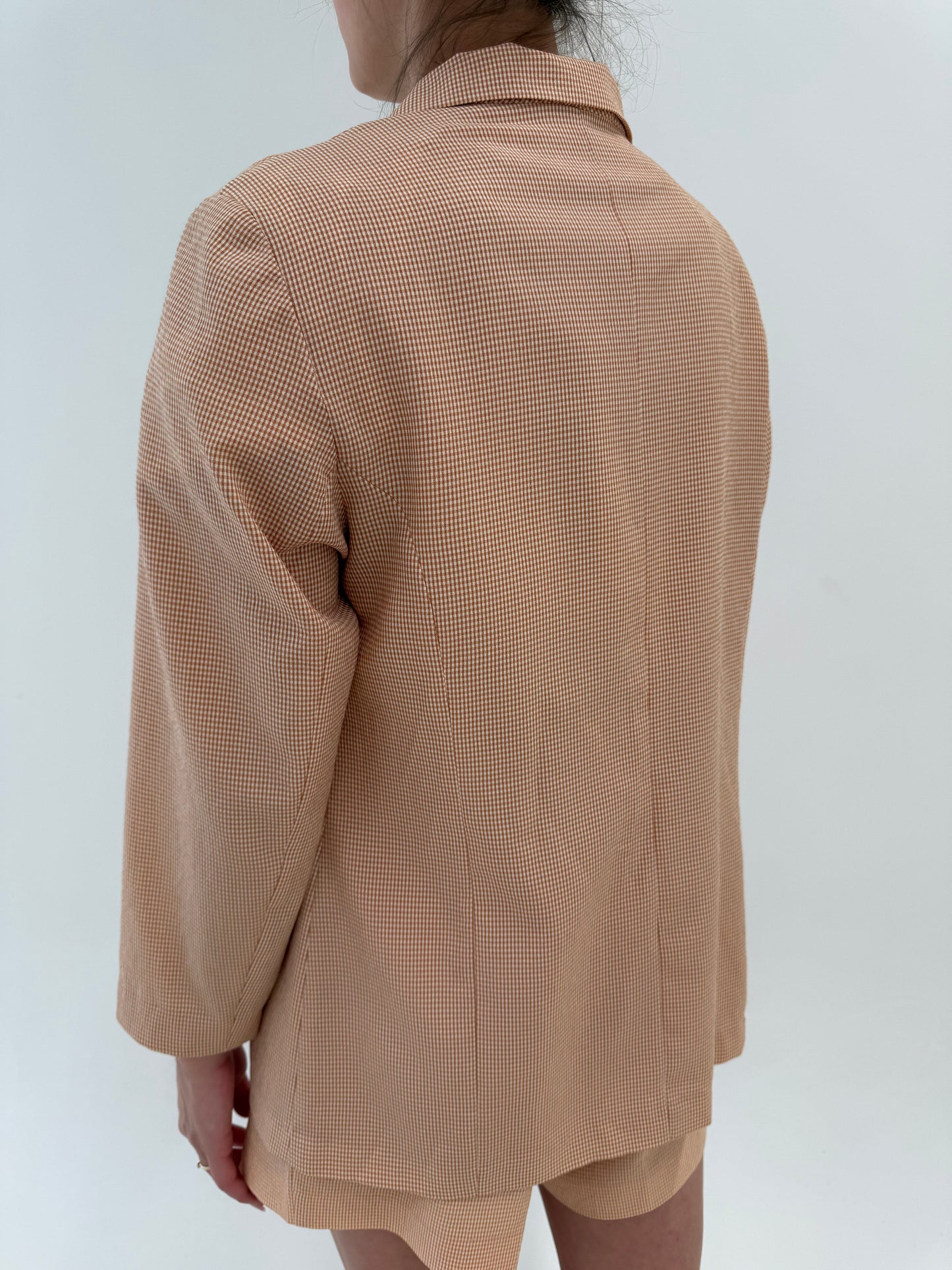 Costum chic gingham de vară din pânză fină camel