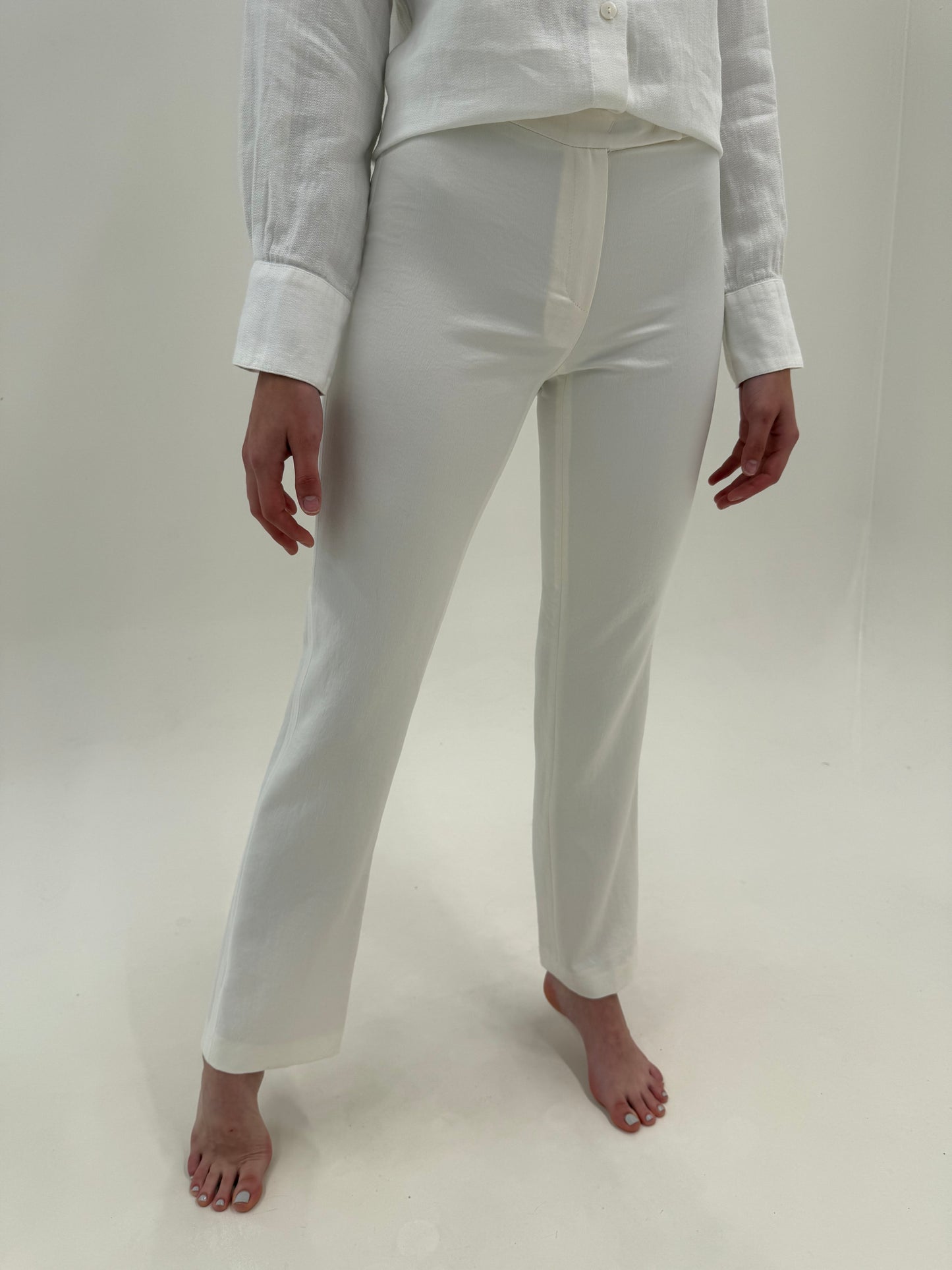 Pantaloni clasici albi din poplin ușor modelatori