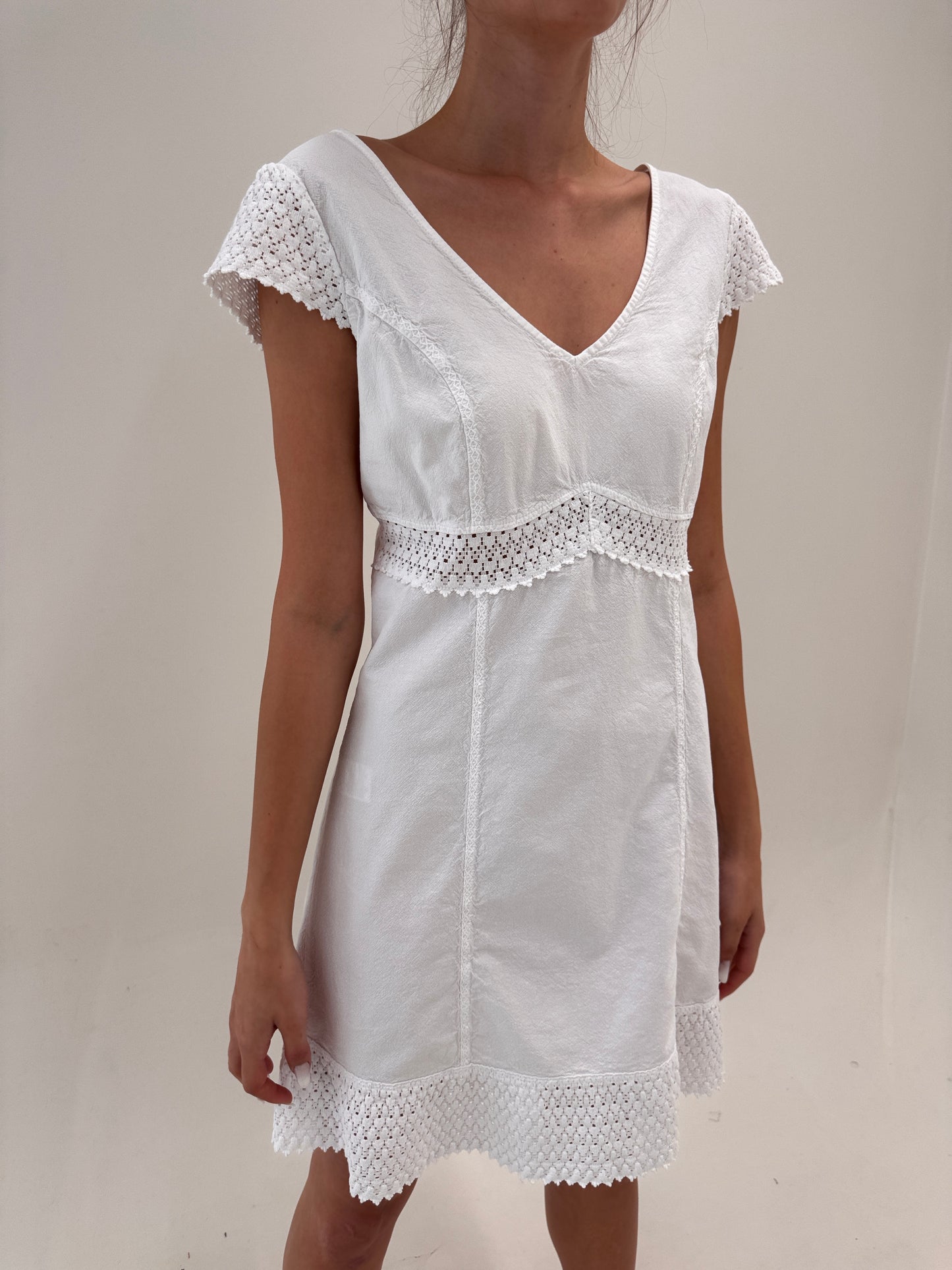 Rochie din pânză excepțională de bumbac cu macrame în croi feminin