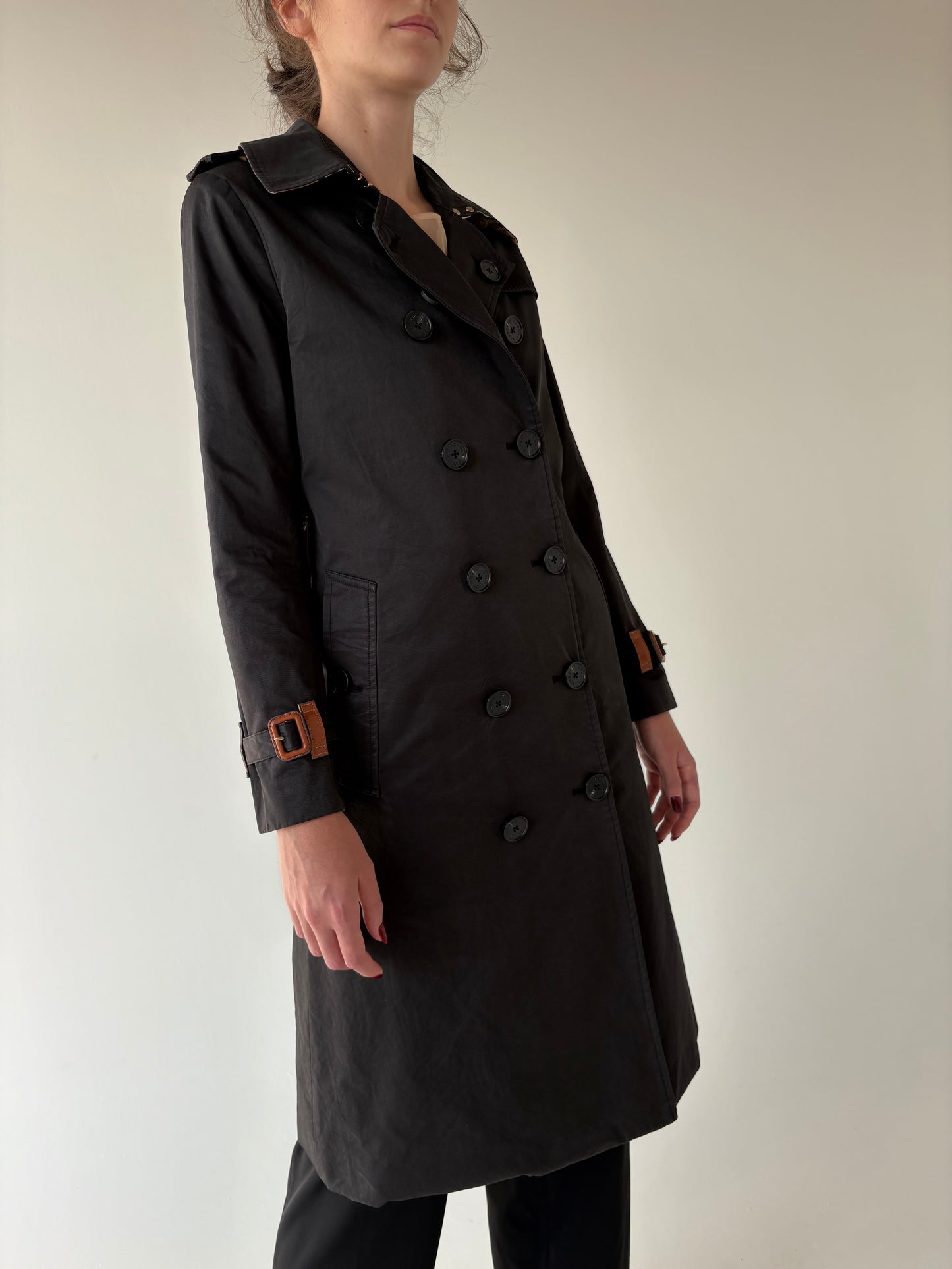 Trench negru Burberry impermeabil cu aplicații din piele naturală