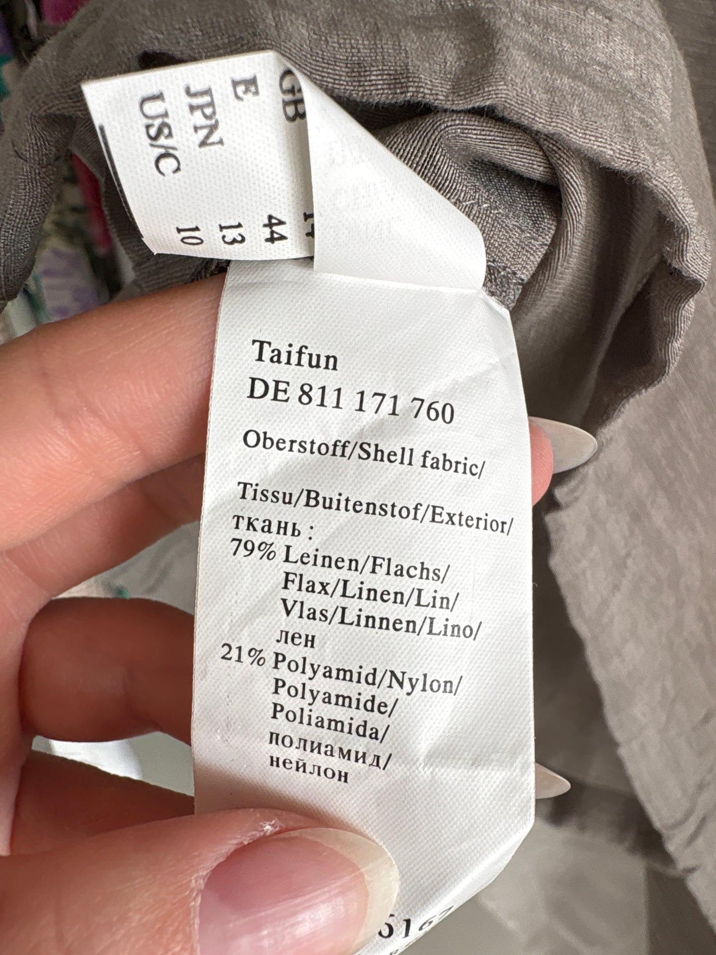 Costum din in ușor perlat ash gray în croi minimalist