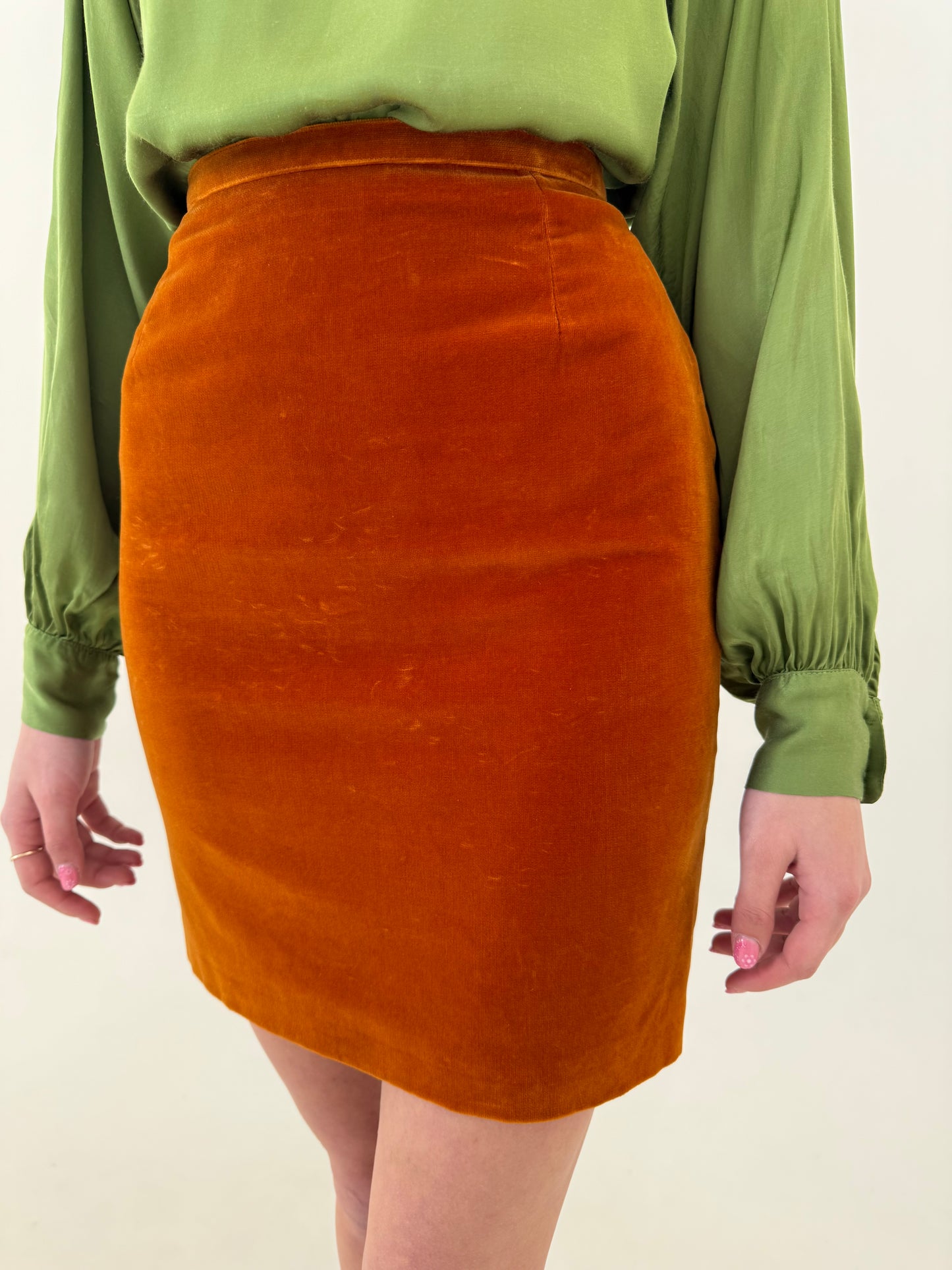 Set pumpkin orange din catifea cu sacou cambrat și fustă conică