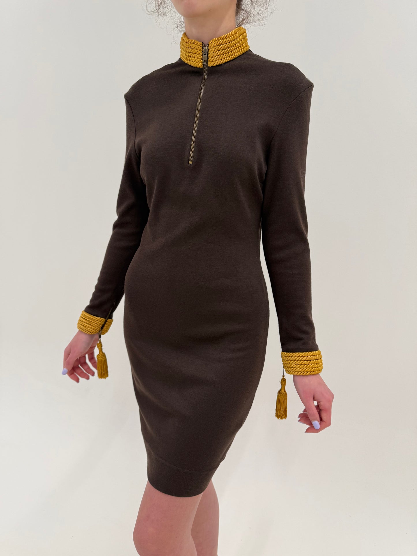 Rochie vintage Moschino anii 90 cu detalii army inspired foarte în trend