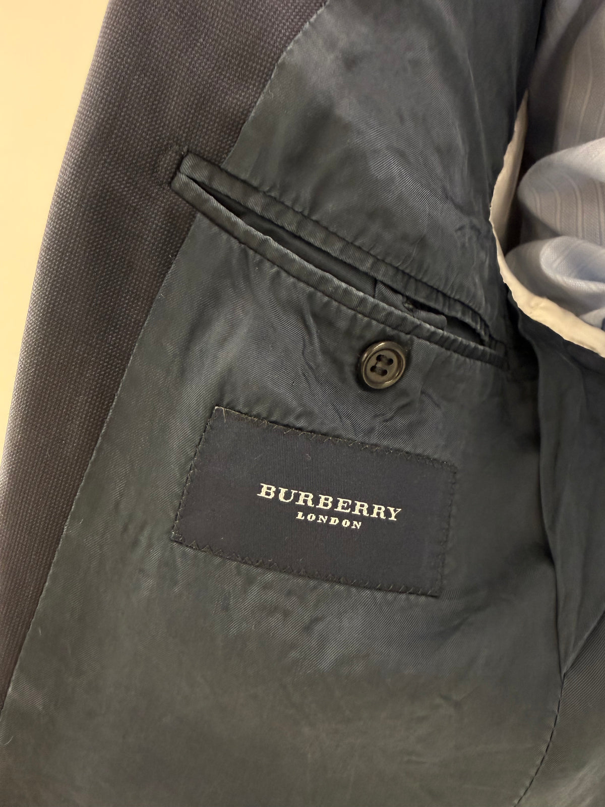 Sacou Burberry Navy din lana extrafina în croi actual