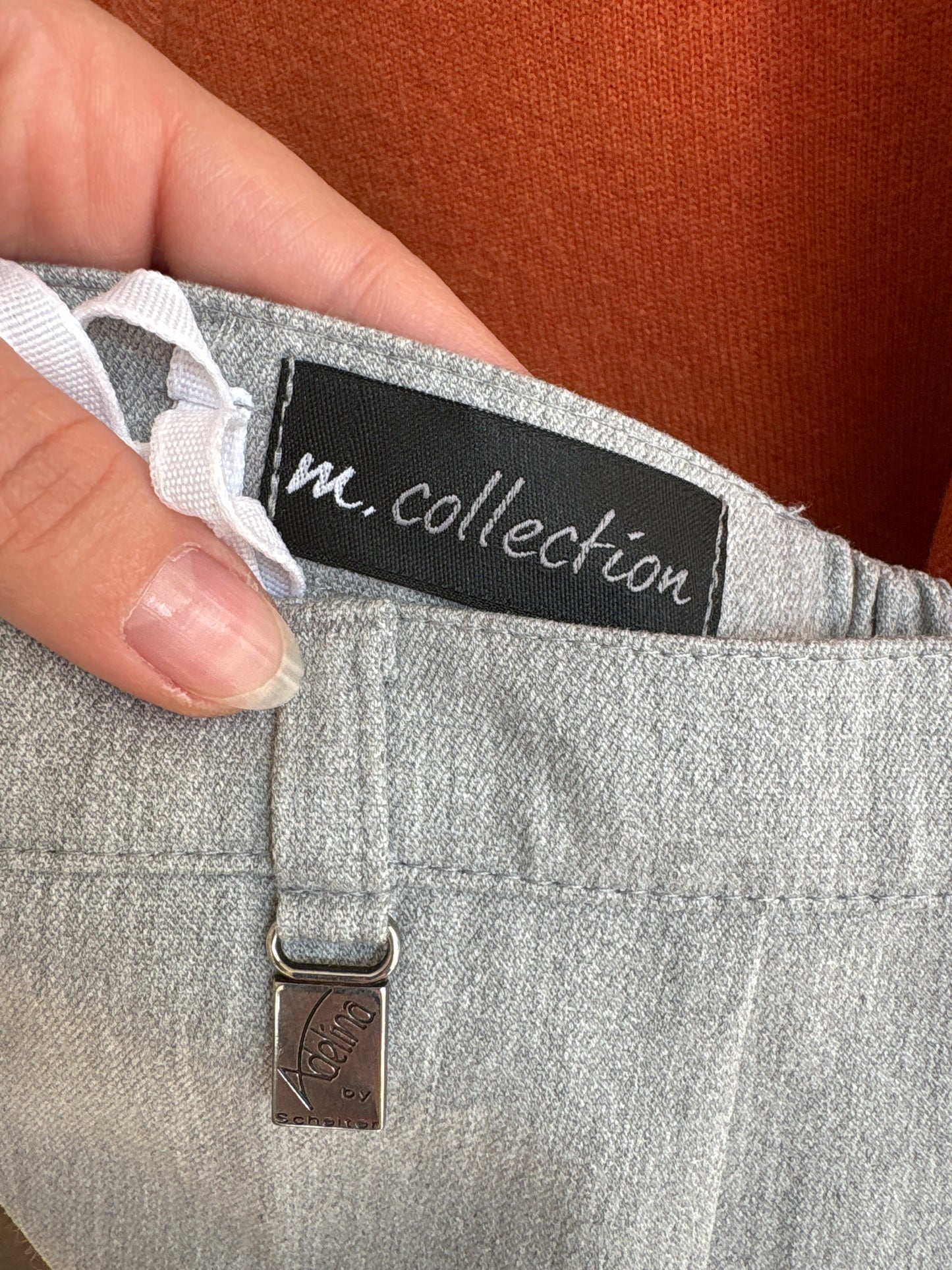 Pantaloni petite noi silver gray din stofă de lana extrafina confort