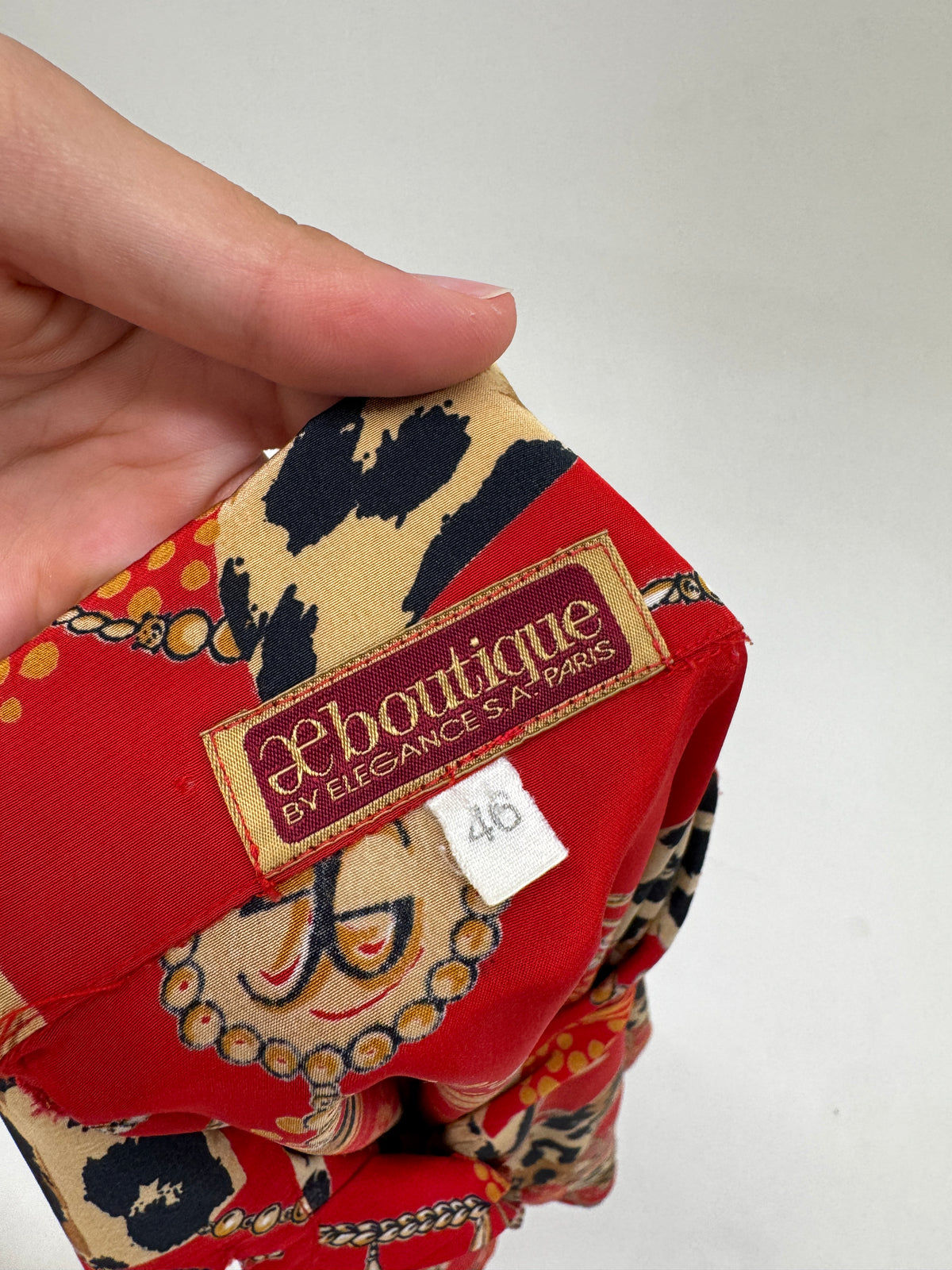 Cămașa statement Elegance cu print în stil Versace și revere mari