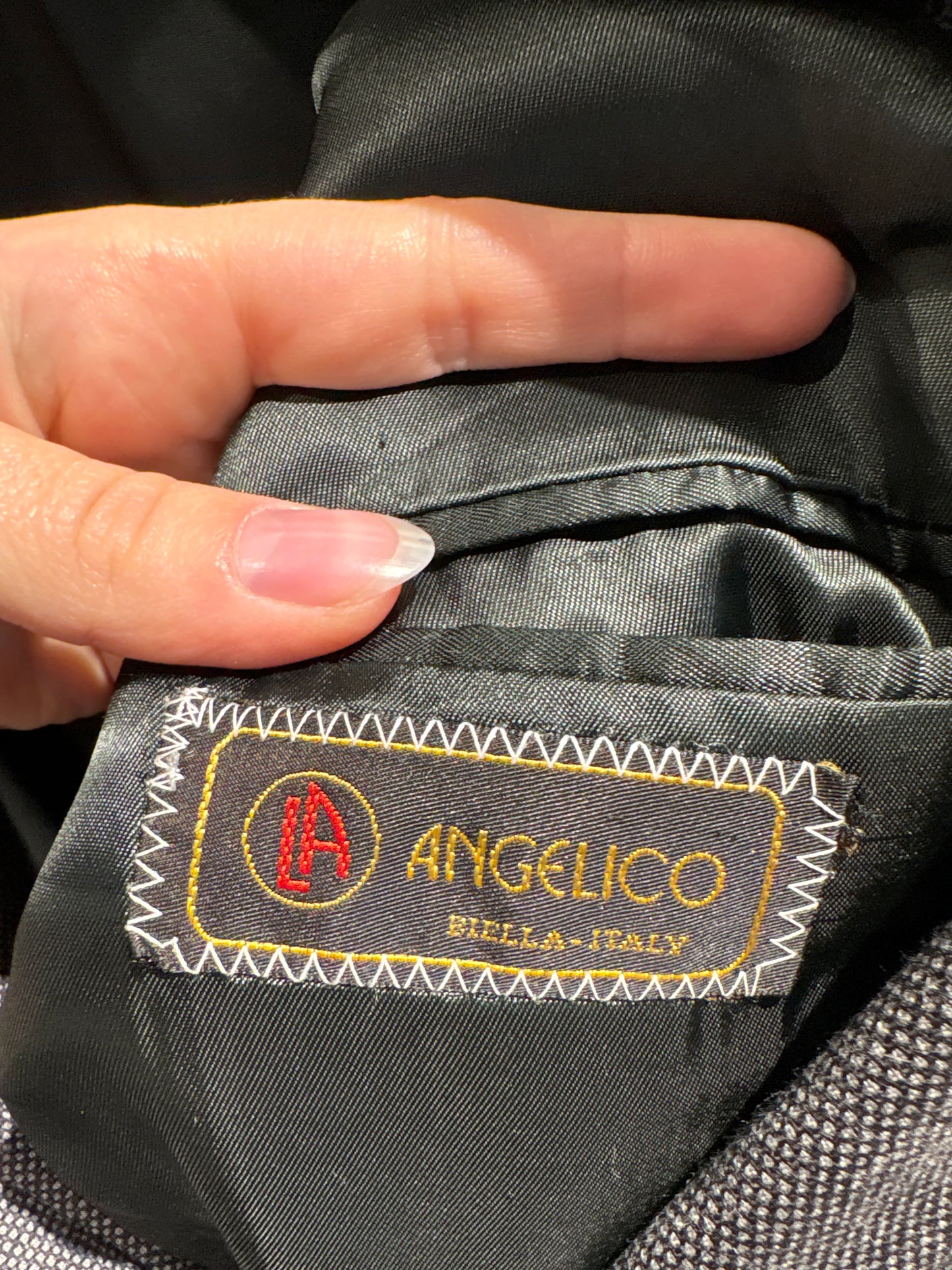 Costum italian din stofă texturată de lana pura certificata alb cu negru