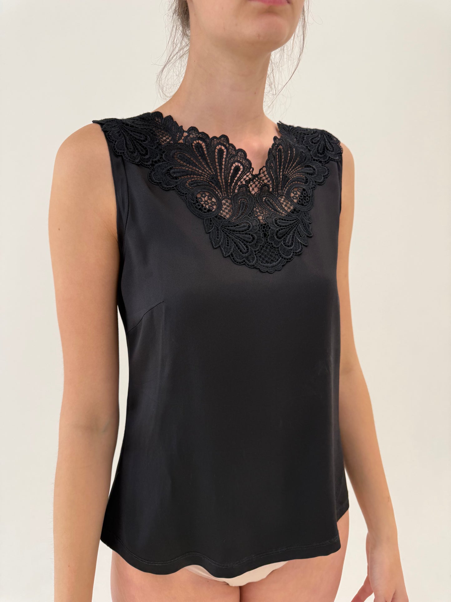 Top ultra luxury Fabiana Filippi din mătase naturală cu dantelă macrame