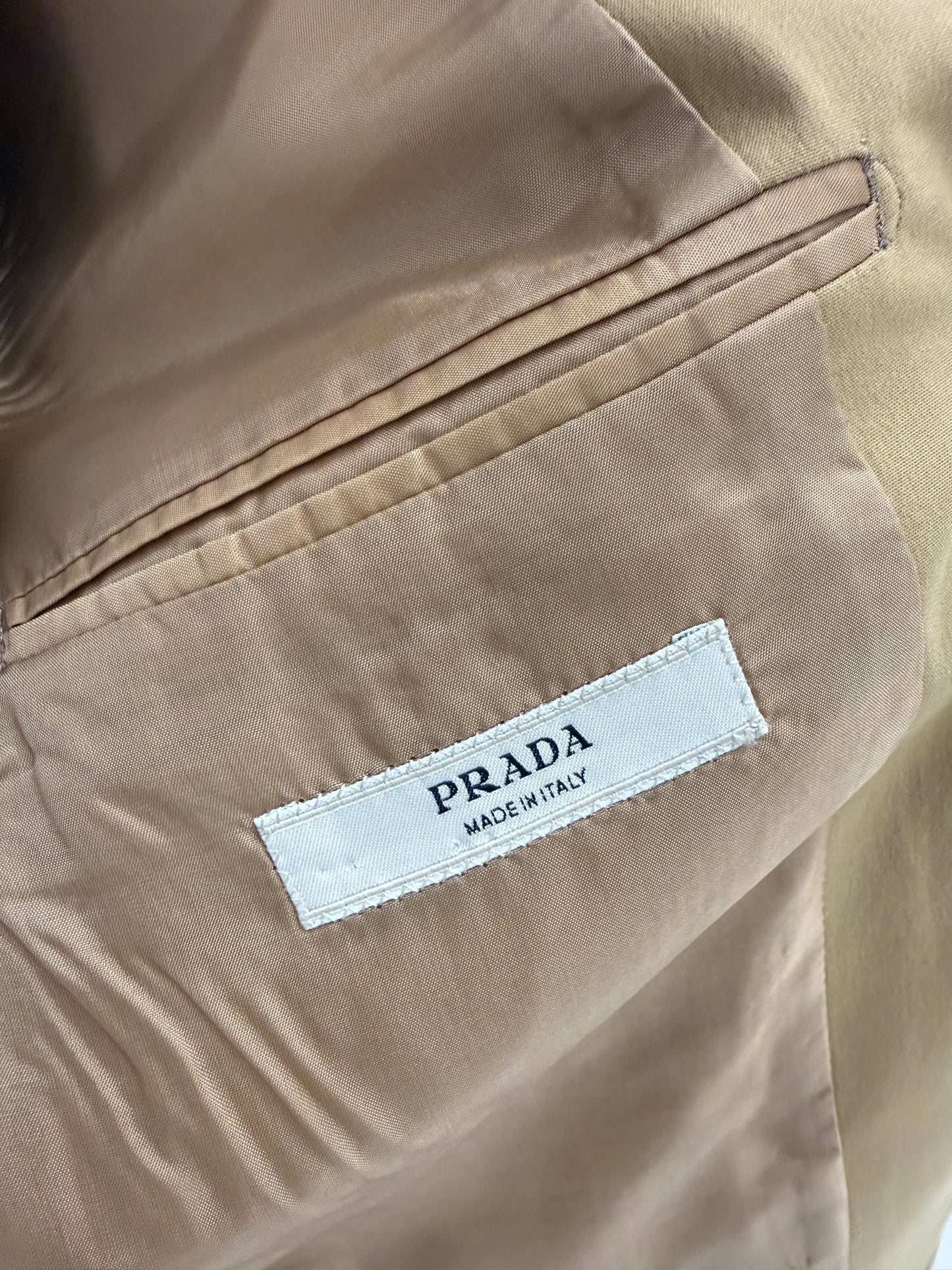 Costum tall camel Prada de vară în croi actual