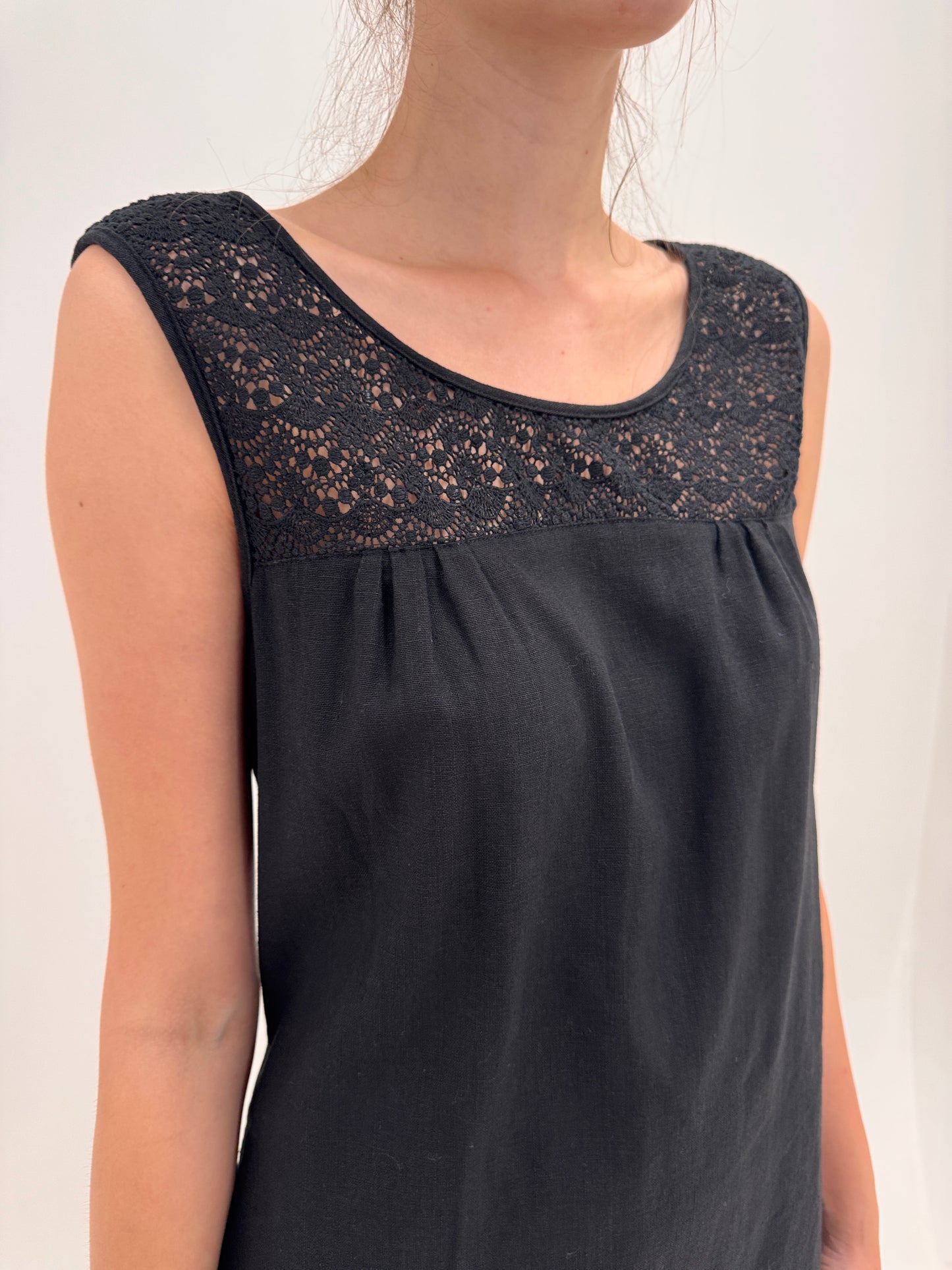 LBD vintage din pânză de in și bumbac cu dantelă macrame in croi lejer