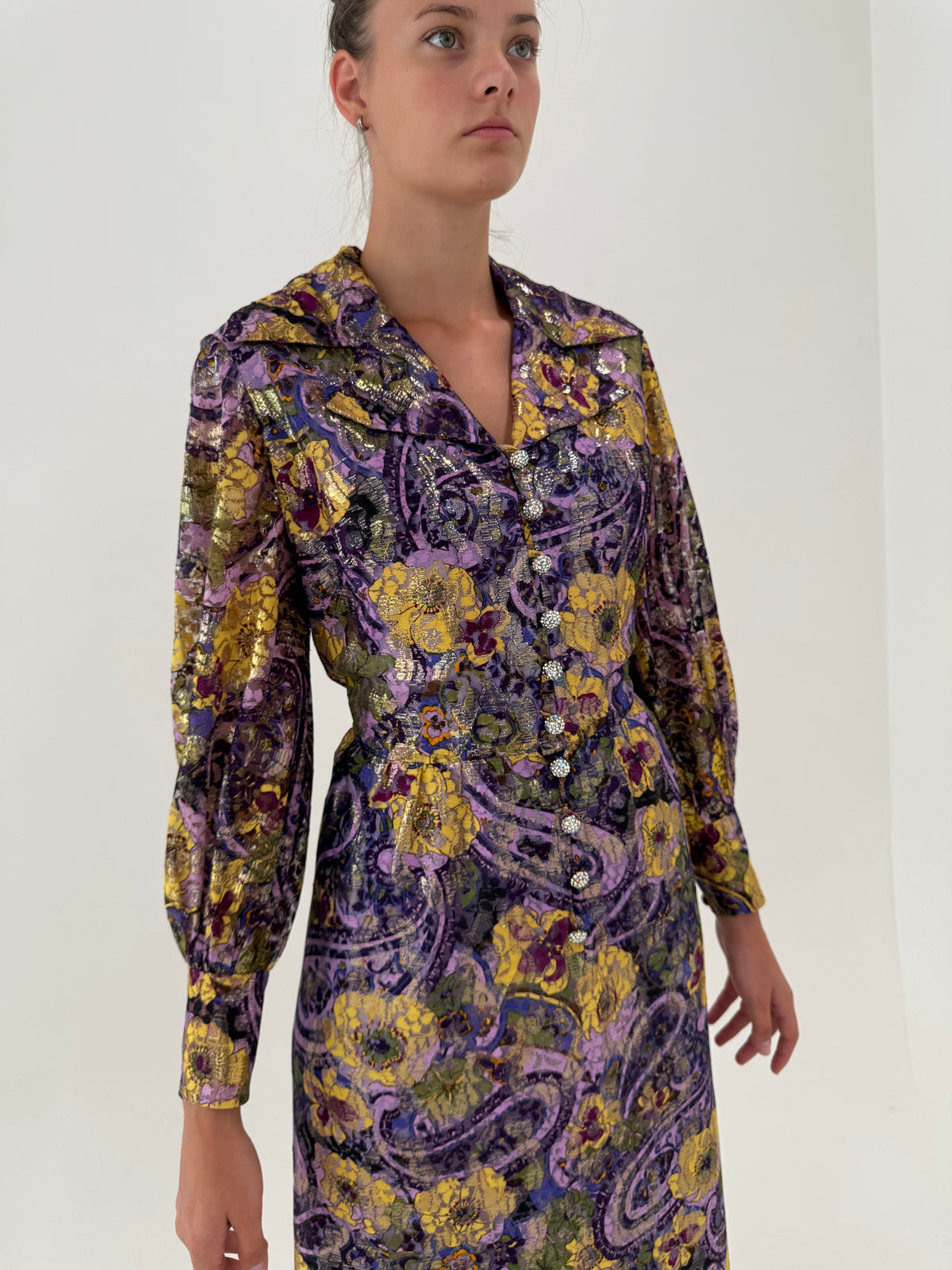 Rochie maxi old vintage anii 70 din dantelă prețioasă cu nasturi bijuterie cu cristale