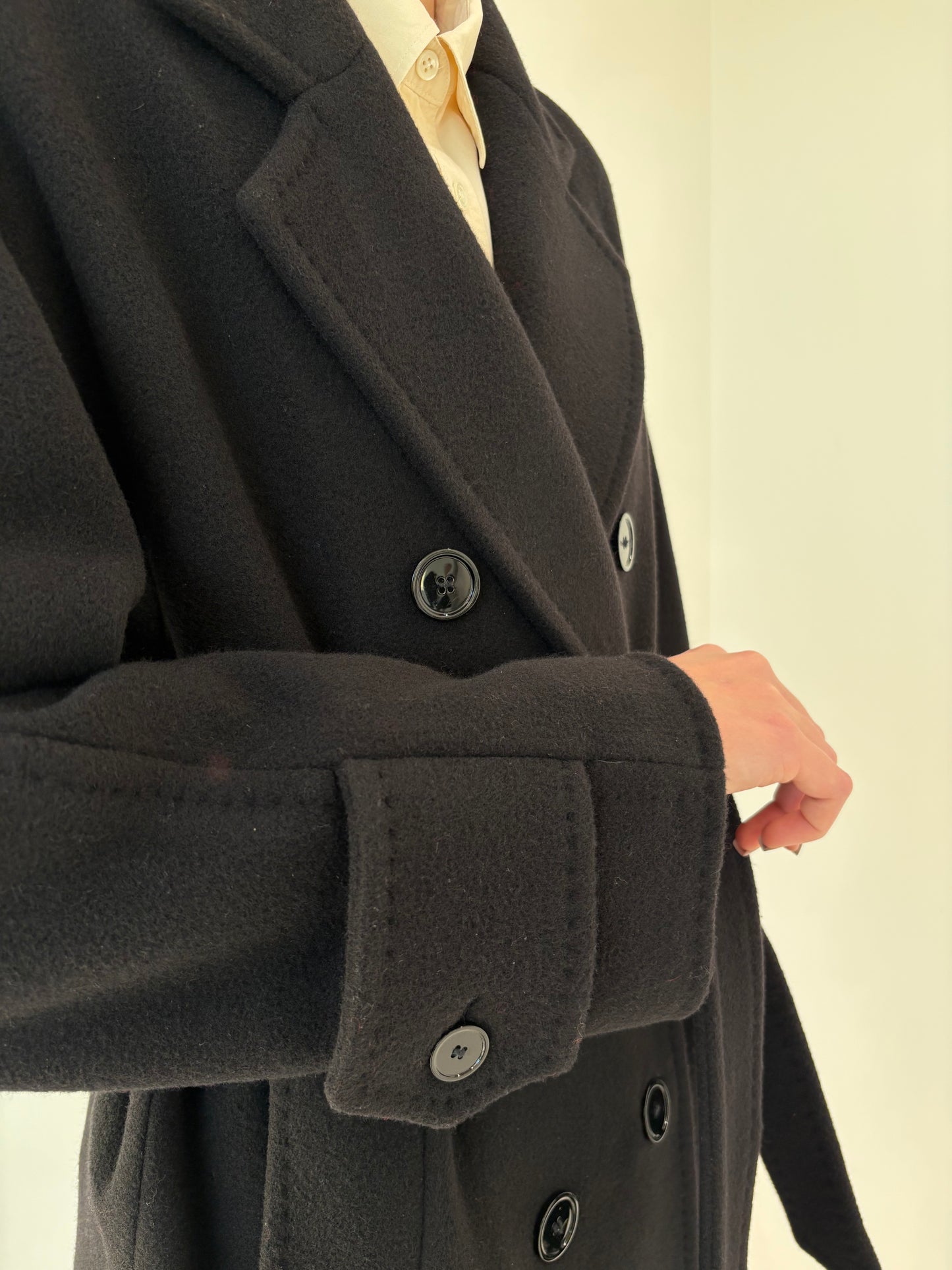 Palton negru din stofă plină de lana extrafina cu cordon