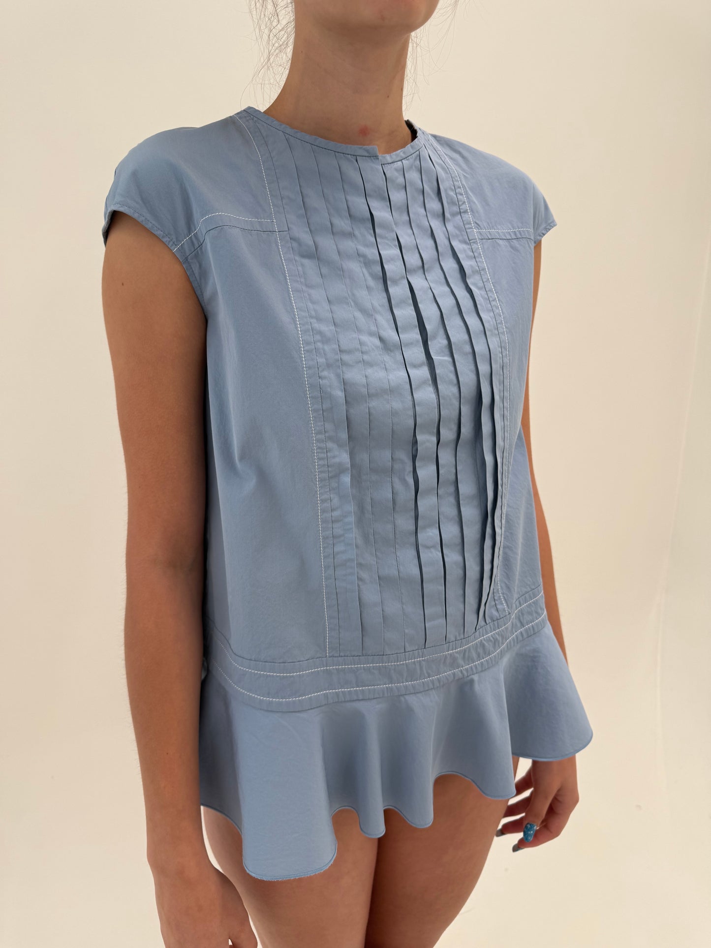Top baby blue Max Mara în croi actual elaborat din poplin premium de bumbac