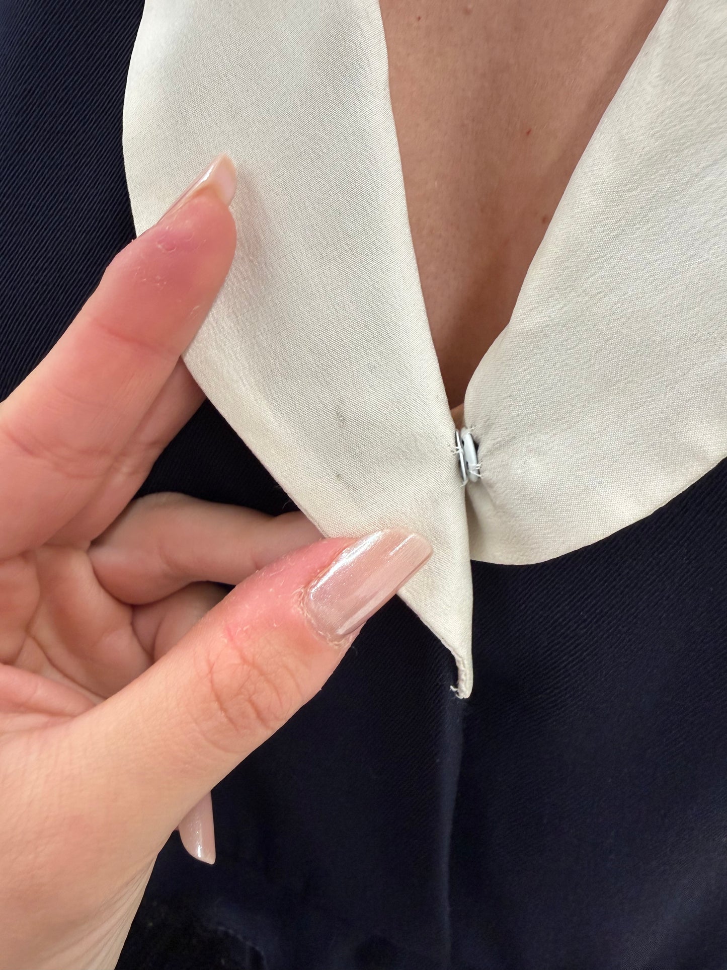 Rochie vintage în croi elaborat din lana extrafina și mătase cu guler contrastant