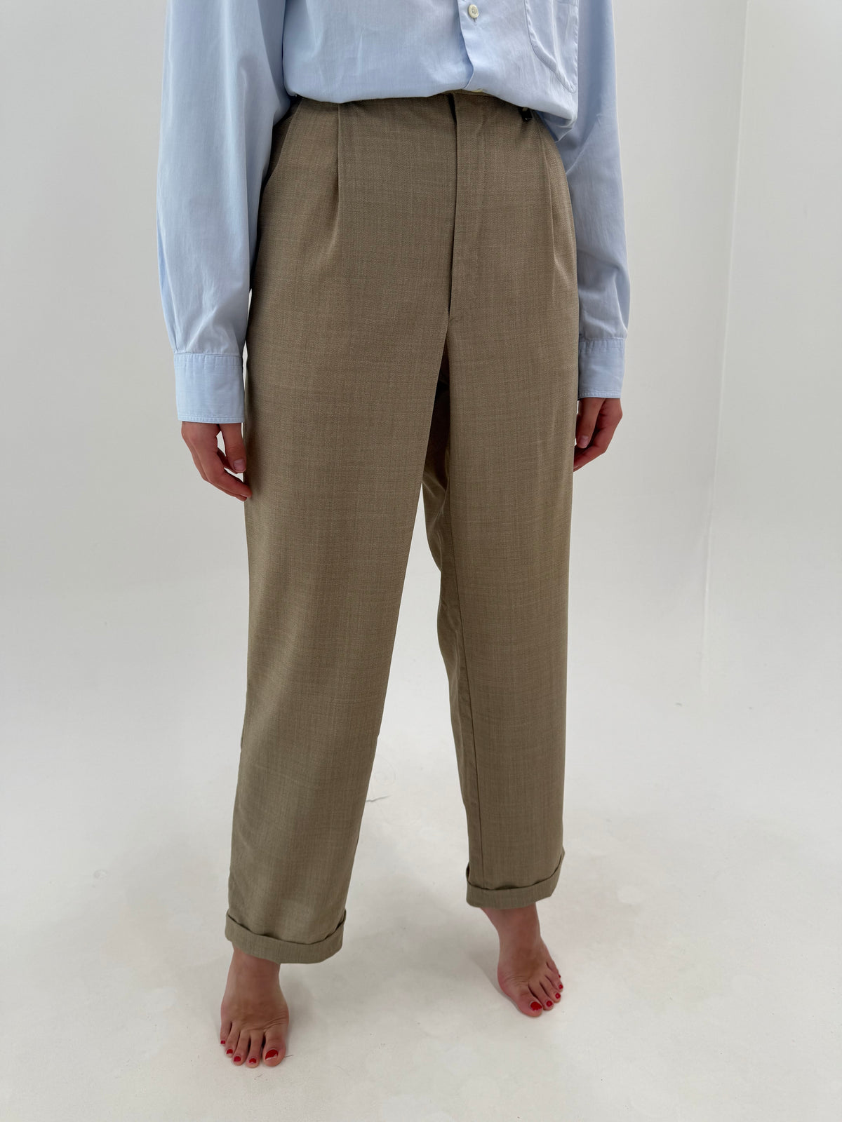 Pantaloni Valentino tall camel din lanita extrafina cu pense, manșetă și talie ultra înaltă