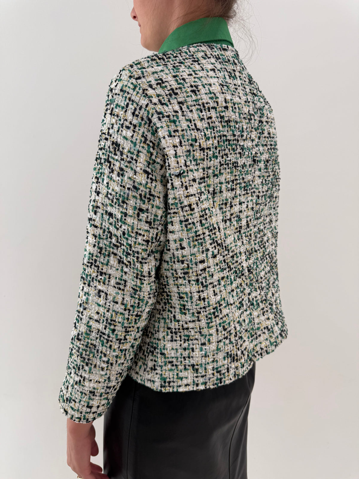 Sacou petite în stil Chanel din tweed excepțional de lana cu fir auriu