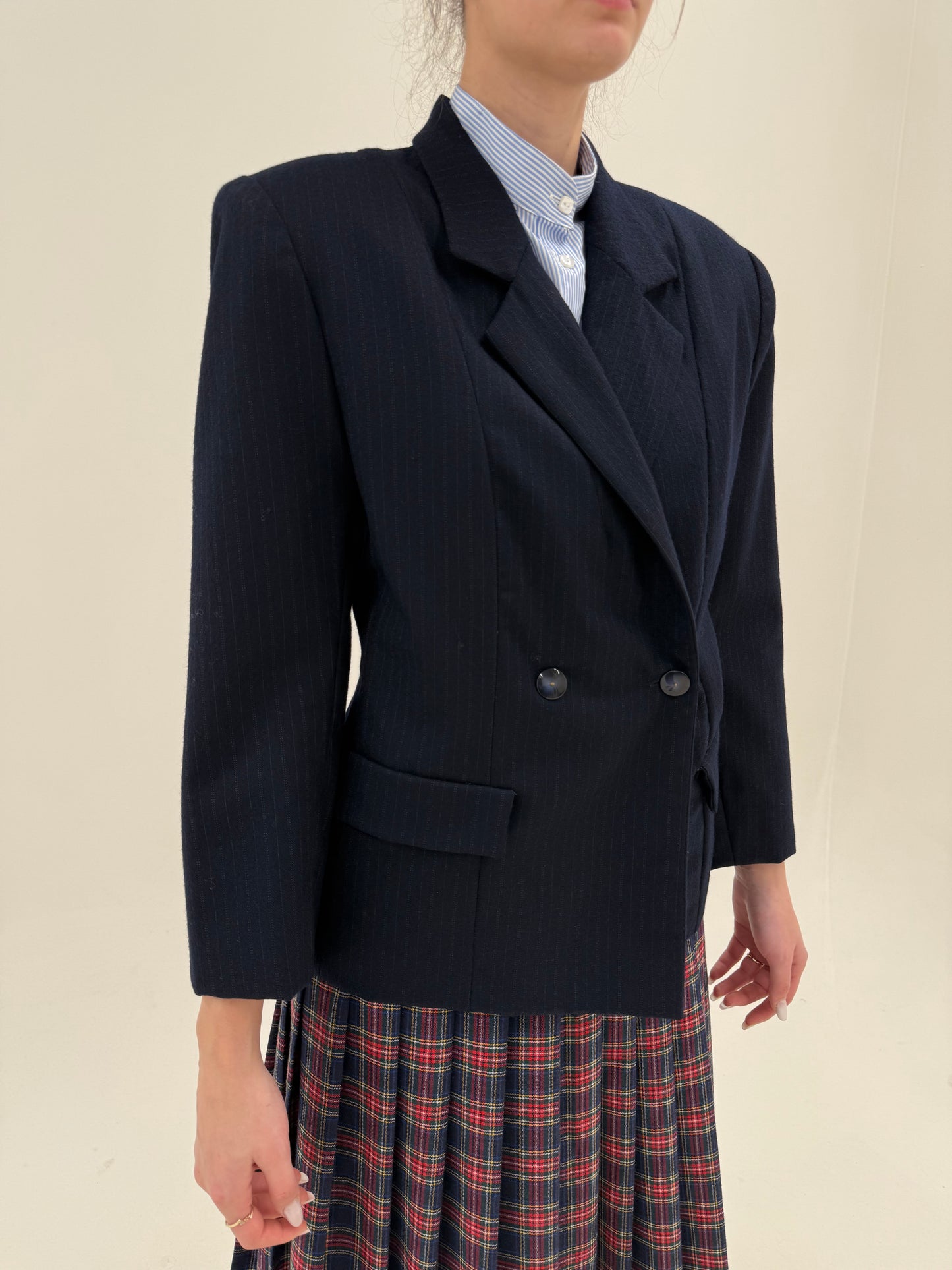 Sacou petite ușor cambrat Navy blue cu umeri ușor accentuați din lana extrafina