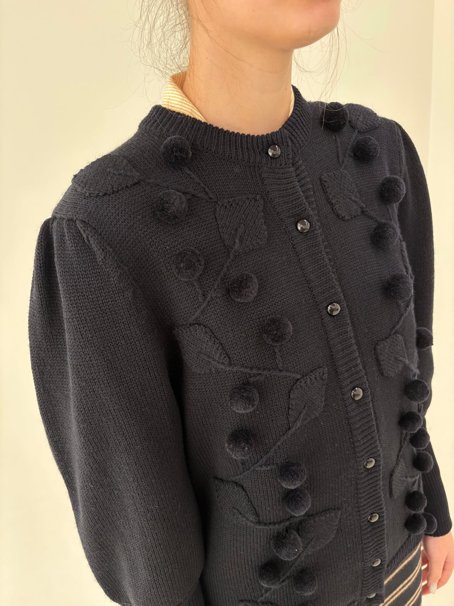 Jacheta neagră italiană vintage cu aplicații manuale 3D și manșete ultra înalte