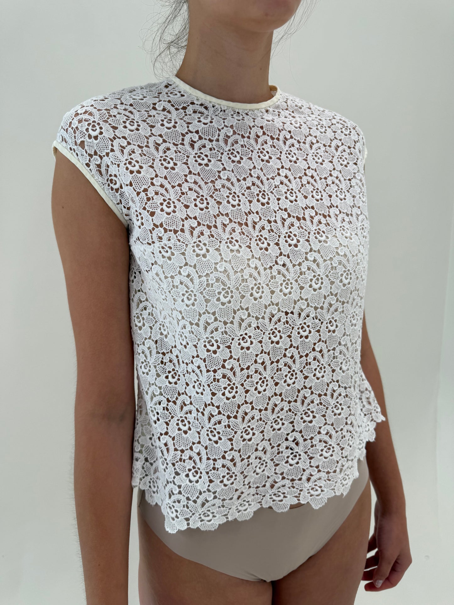 Top vintage excepțional din dantelă fină macrame în croi minimalist