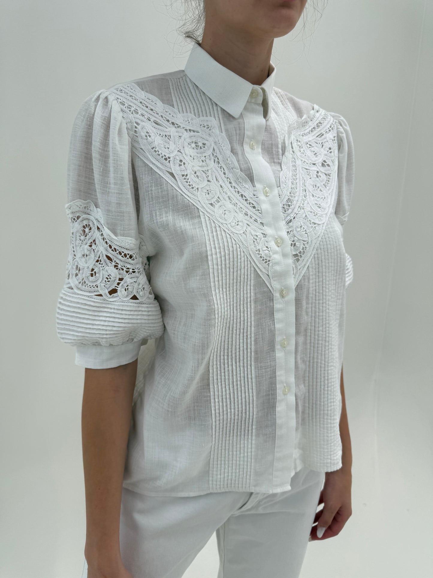 Cămașa vintage bijuterie lucrată manual cu broderie și macrame